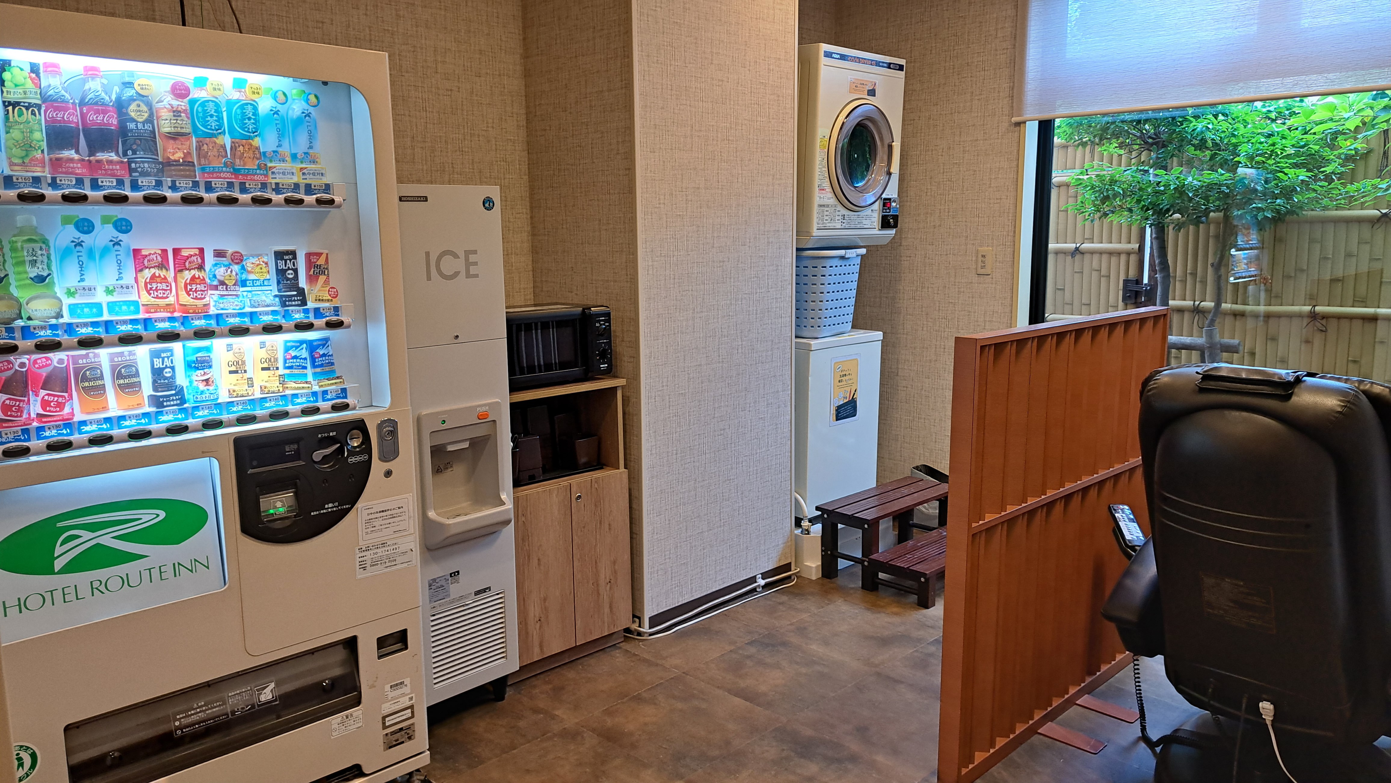 【自販機コーナー】自販機ソフトドリンク・製氷機・電子レンジ・コインランドリー