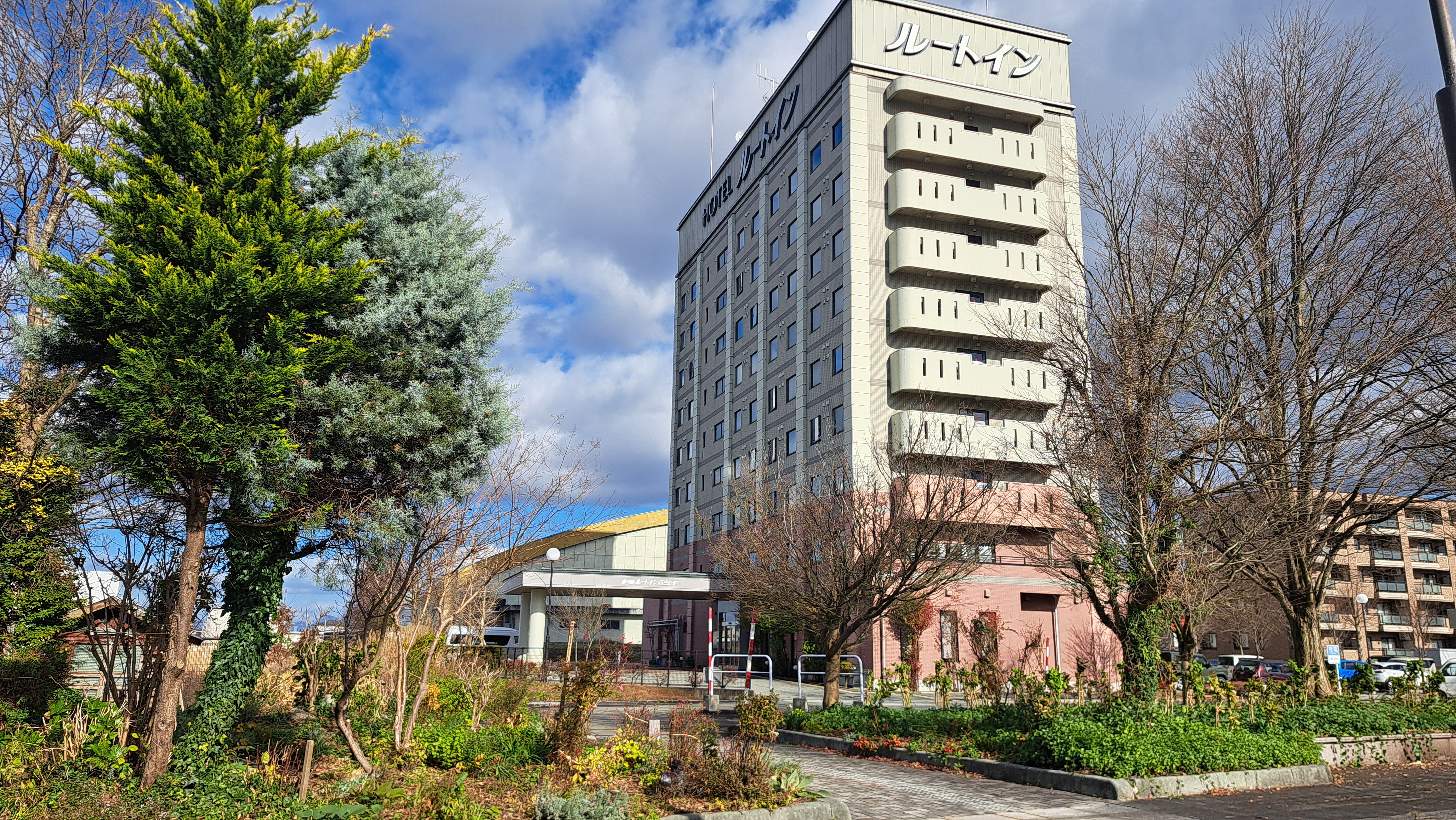 【駅からルートインまでの小道】