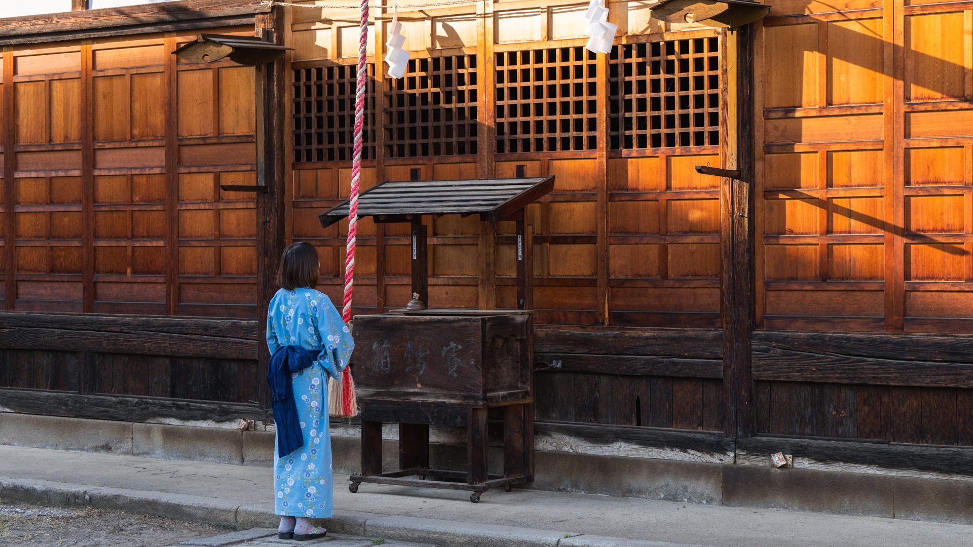 ひっそりと佇む湯宮神社でお参り