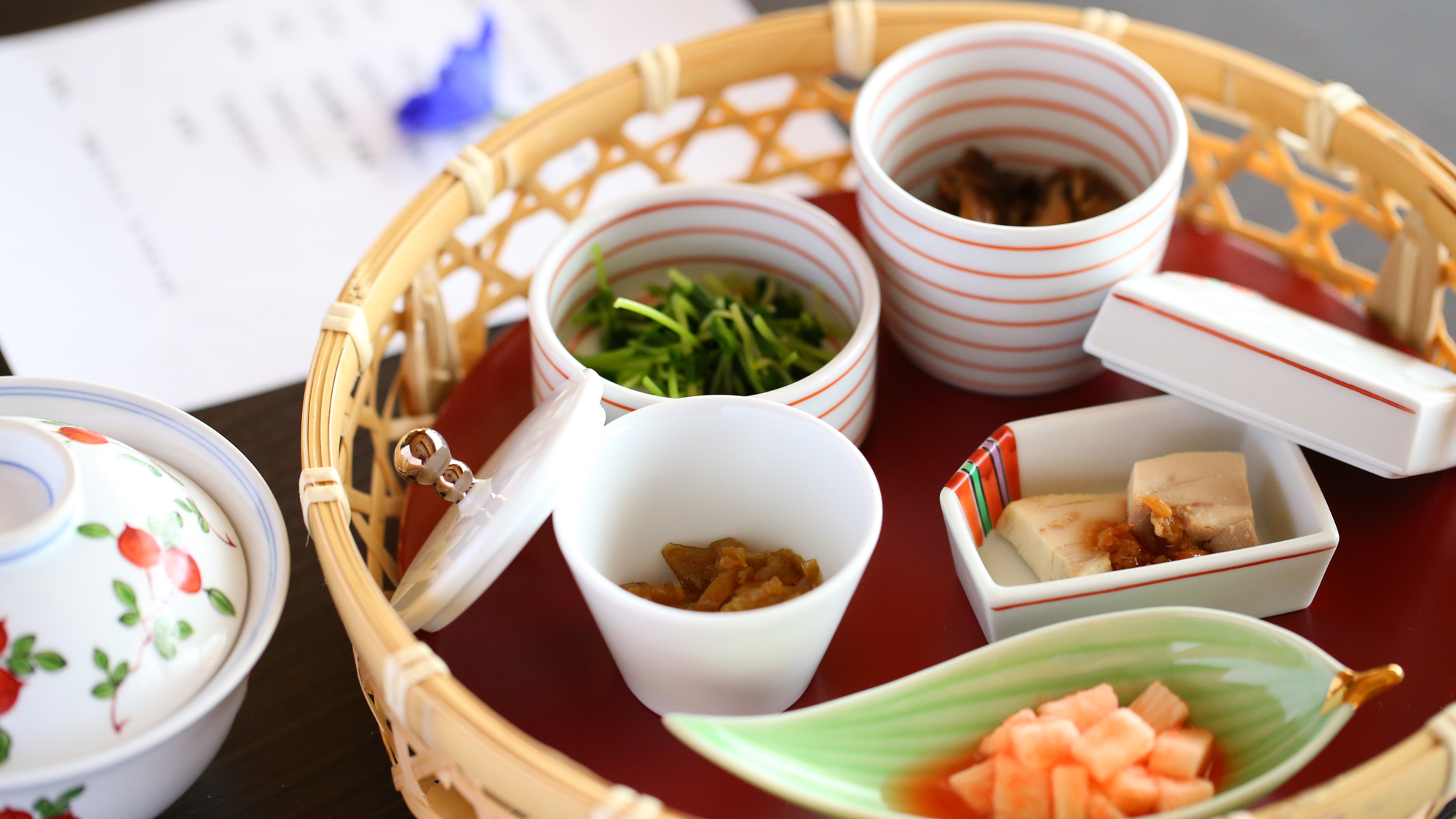 【ご朝食】山の幸がたくさんの朝食　イメージ   【ご朝食】美味しいと評判の地元木島平産こしひかりを使