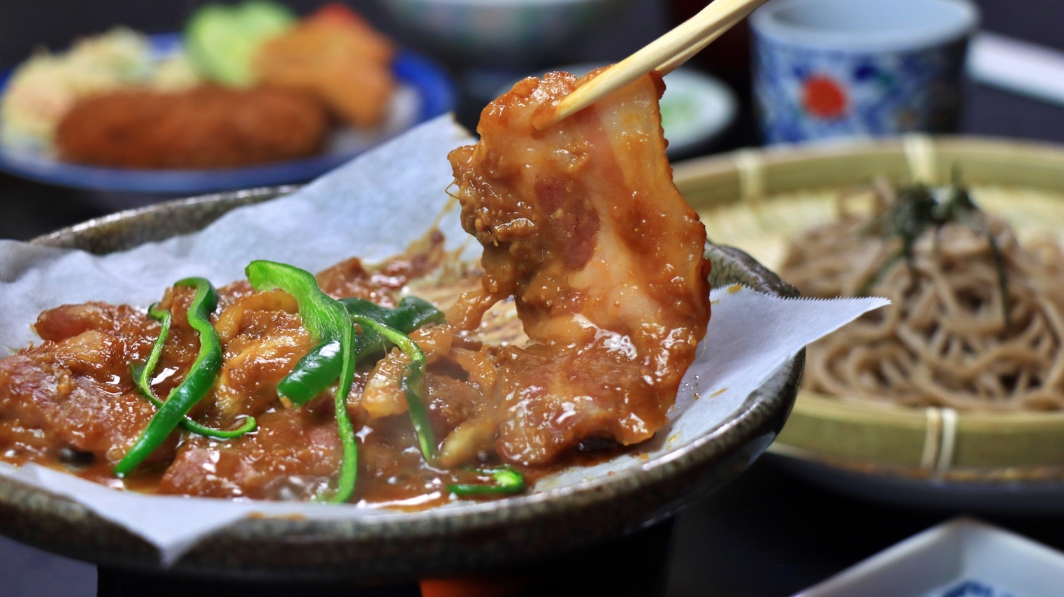 《スタンダード／2食付》高山250年の味噌蔵×飛騨銘柄豚-結旨豚のコラボ★朴葉寿司がついてる2食付