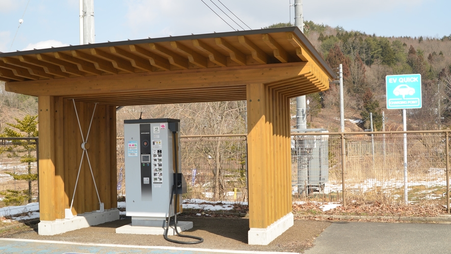 *【EV充電器】駐車場にはEVスタンドも。電気自動車でも安心です。