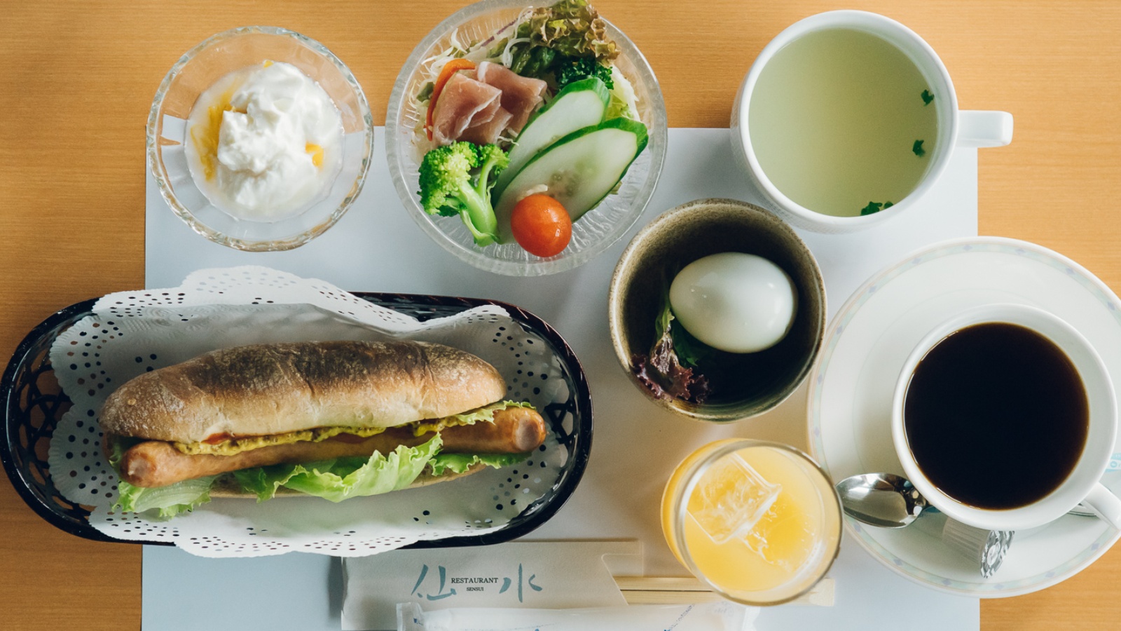 朝食一例　気の温もりあるレストランにてご用意いたします。