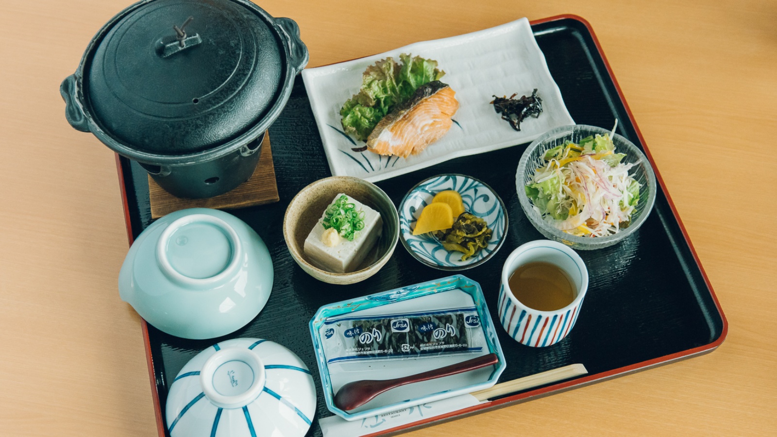 朝食一例　気の温もりあるレストランにてご用意いたします。