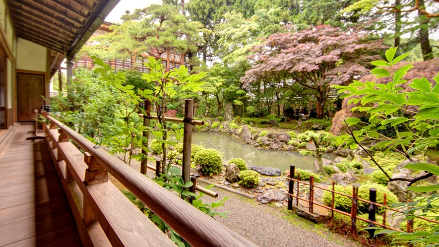 *【館内】庭園/小堀遠州作と伝えられる、鶴亀式枯山水の山内最古の庭園。ご興味のある方はぜひ。