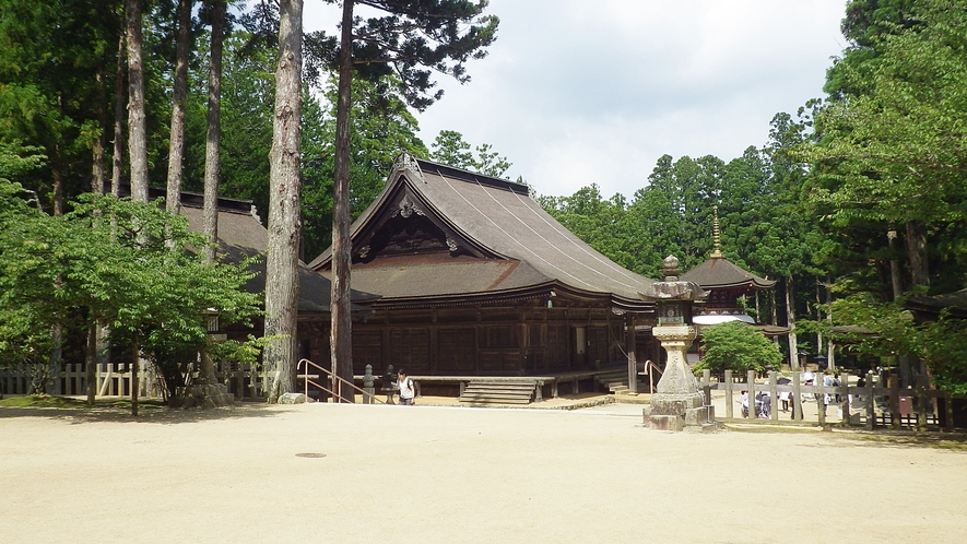 *【施設周辺】大伽藍でございます。高野山の大伽藍は奥之院とともに高野山の二大霊場の一つです。