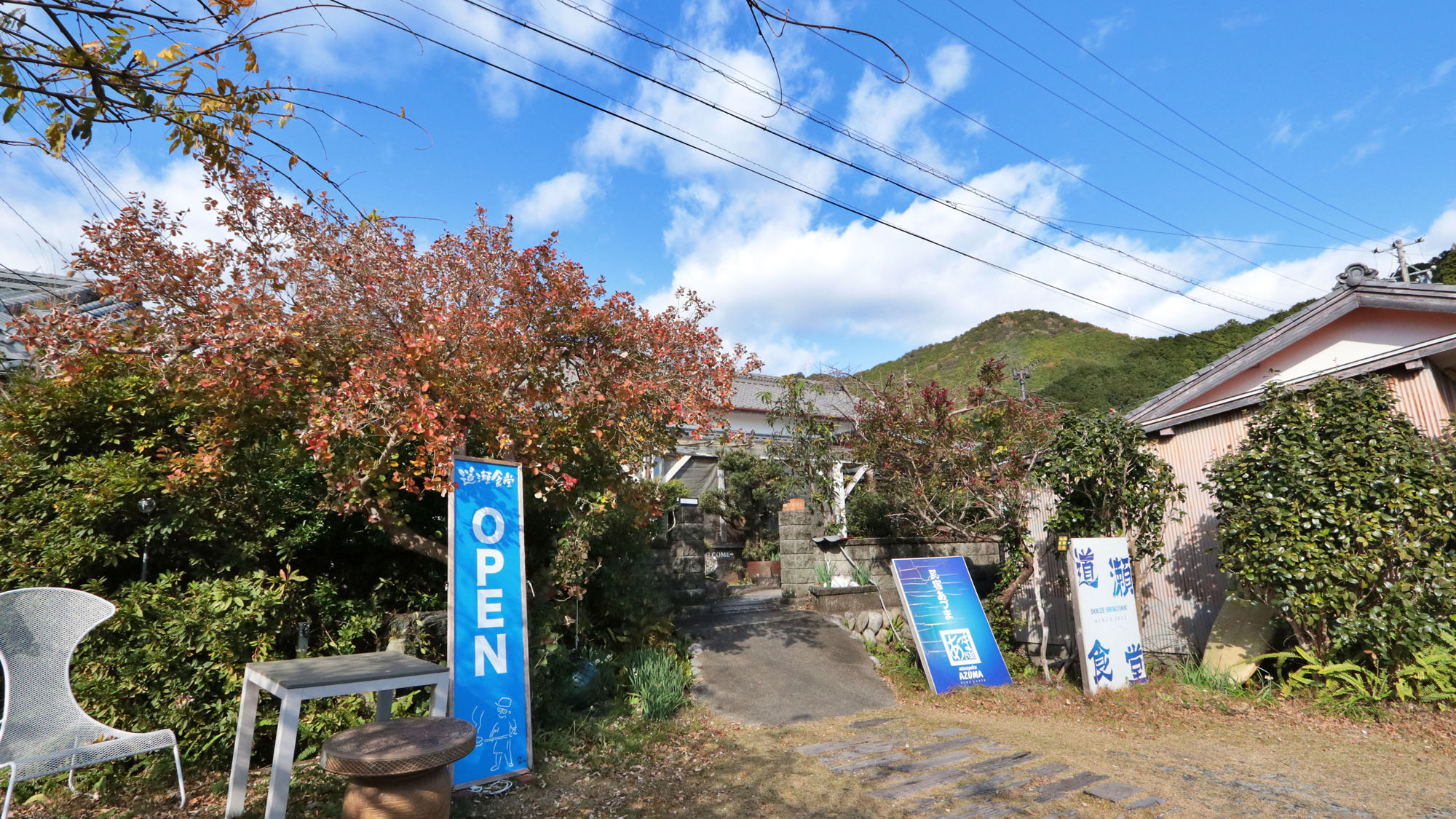 幹線道路から少しはいった静かな場所です。*