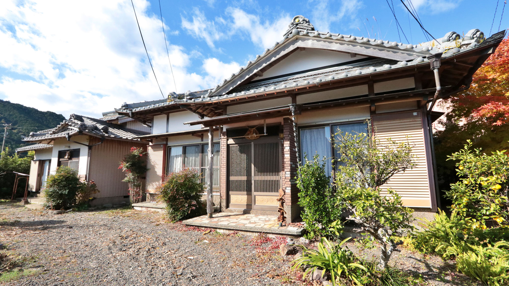 もう一つの玄関。滞在中はこちらからの出入りも可能です。*