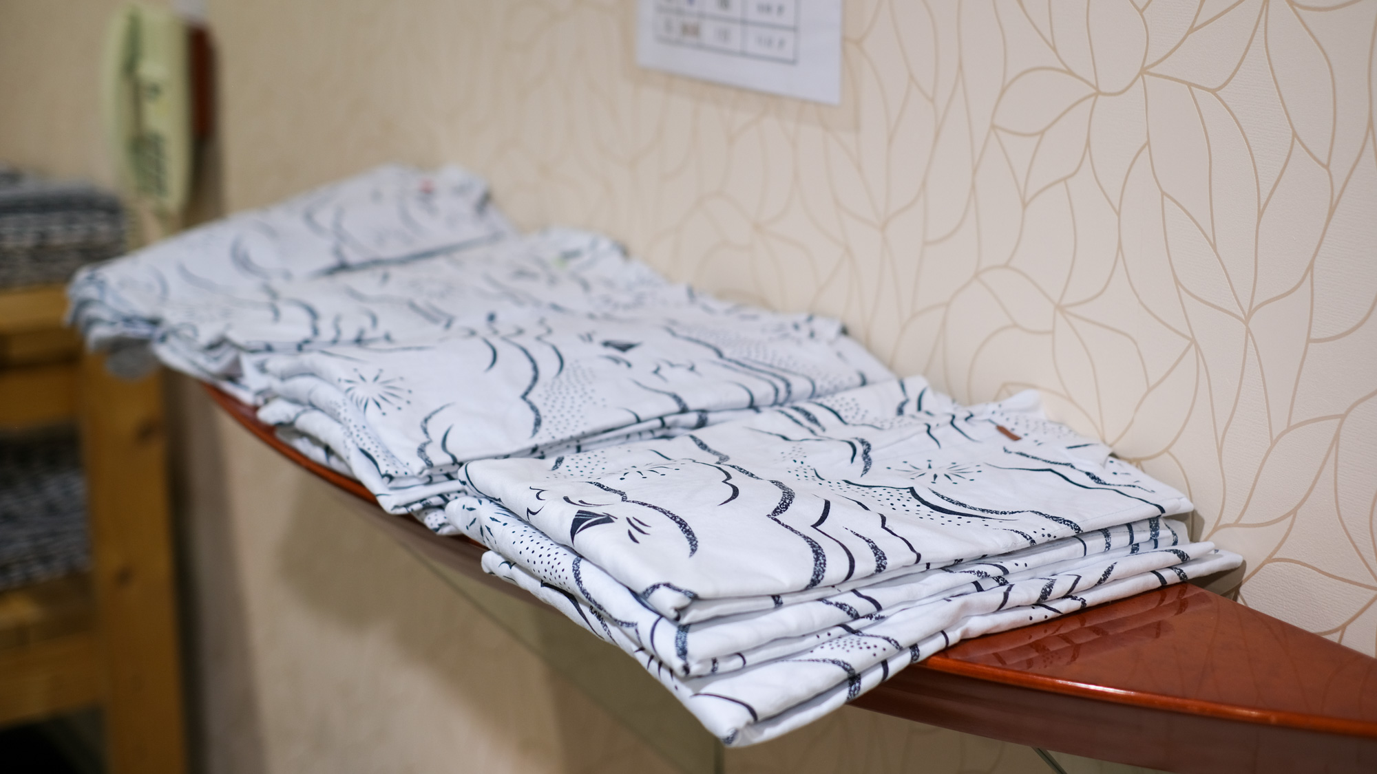 お子様用浴衣はエレベーターホールにご用意しています。