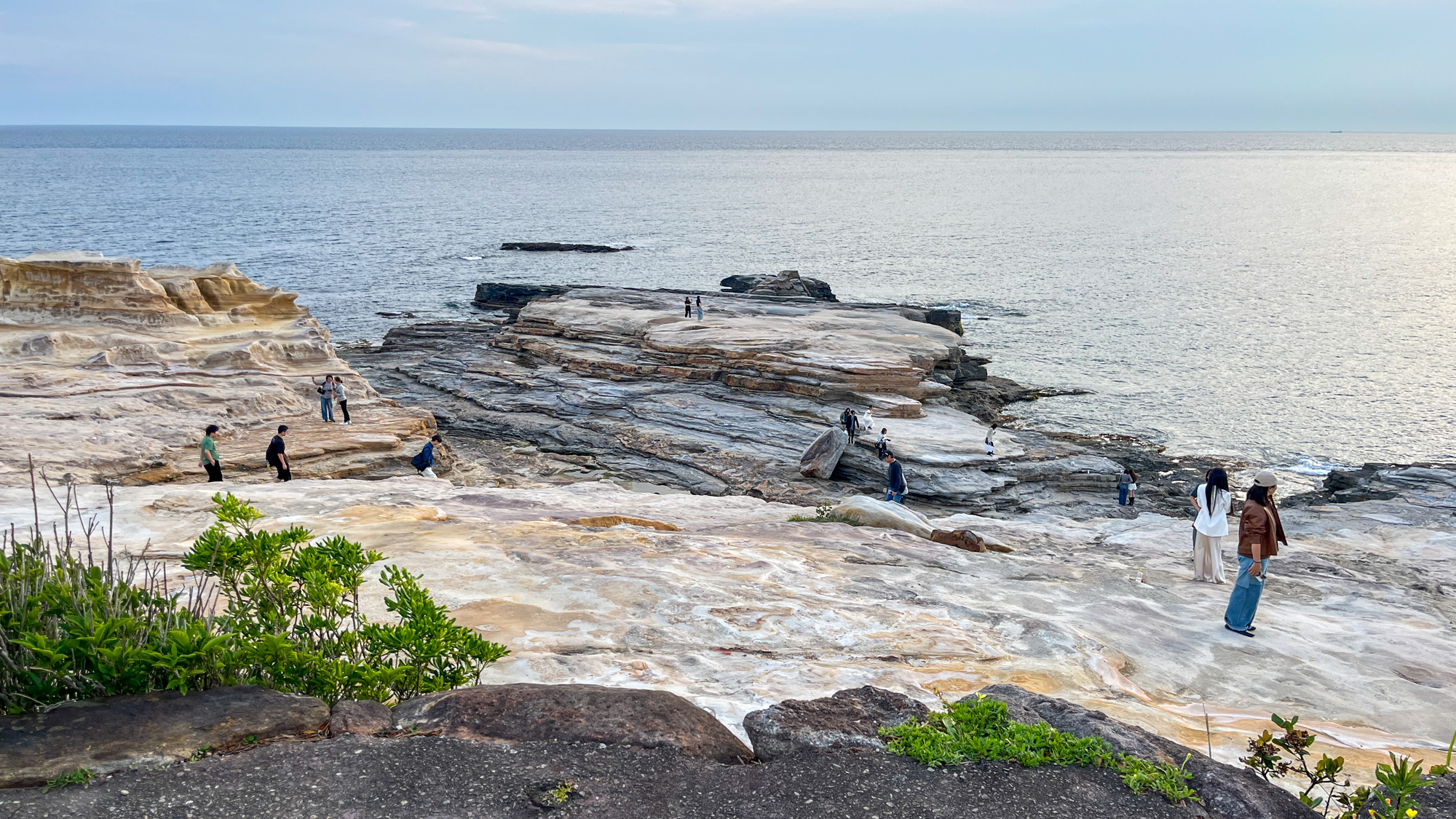 【千畳敷】太平洋に向けて広がる岩畳。少しのんびりしていきませんか？ホテルからはお車で10分。
