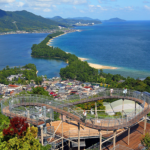 【天橋立ビューランド】「飛龍観」を望む文珠山公園の山頂には遊園地もあります（当館より車で約65分)