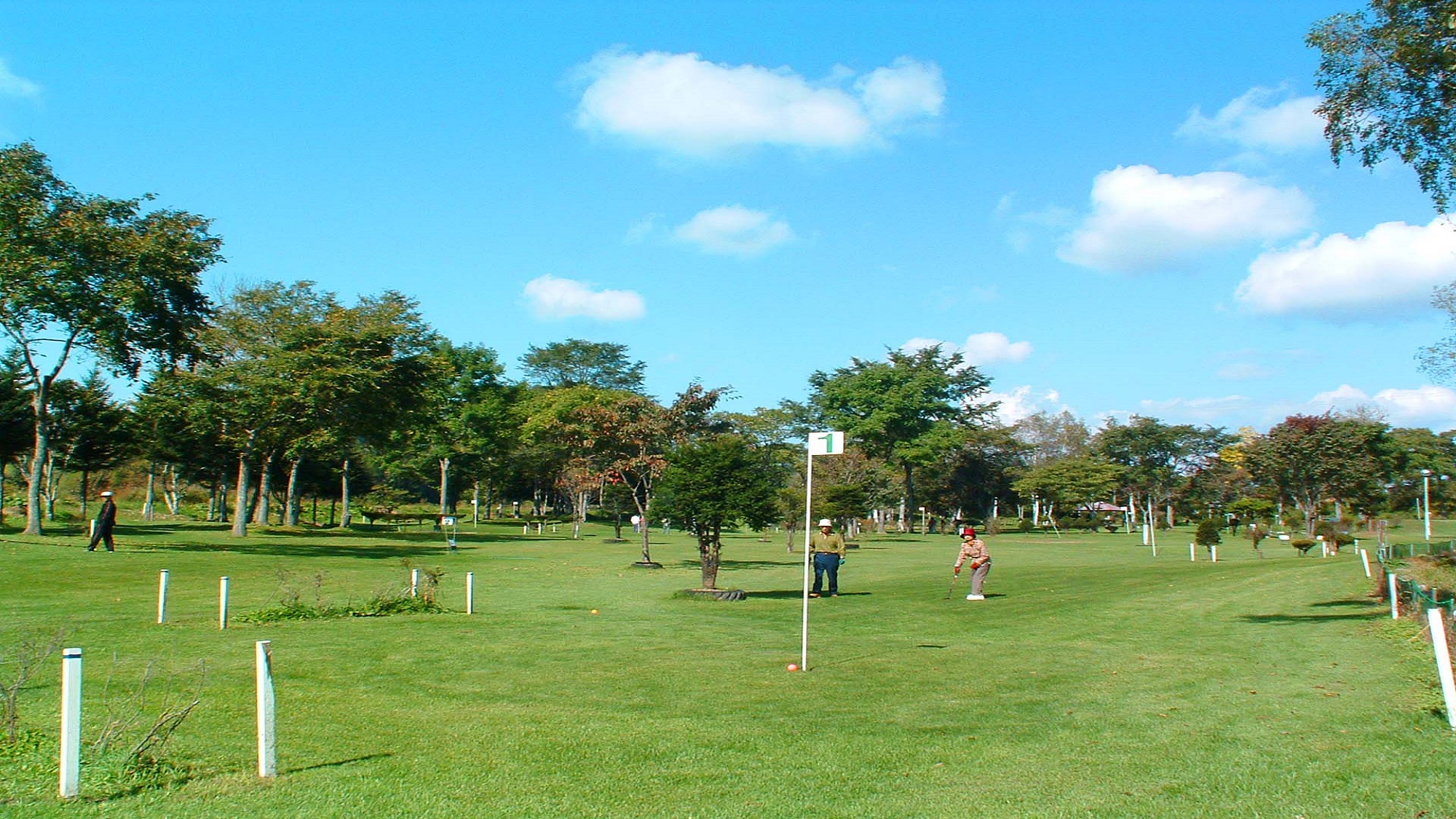 国際公認パークゴルフ場（全４コース３６ホール）が併設されています