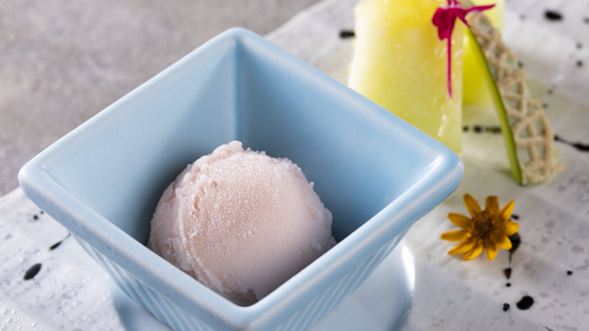 【土地の恵み会席】春（2026年3月～5月）甘味 季節のフルーツ　いのいちごアイス