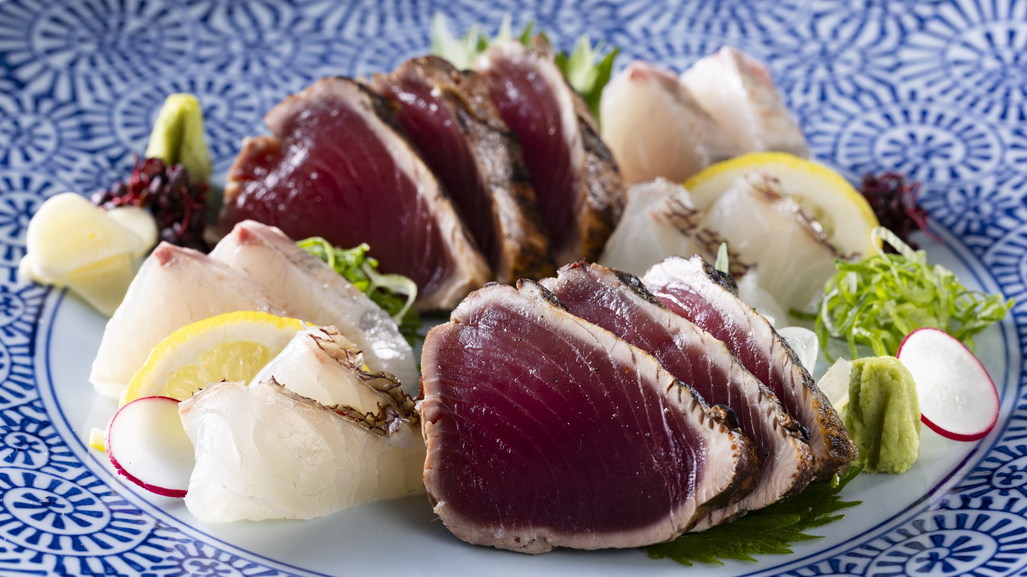 【土地の恵み会席】春（2026年3月～5月）造里 鰹の藁焼きたたき　たべつづけ鯛松皮造　間八