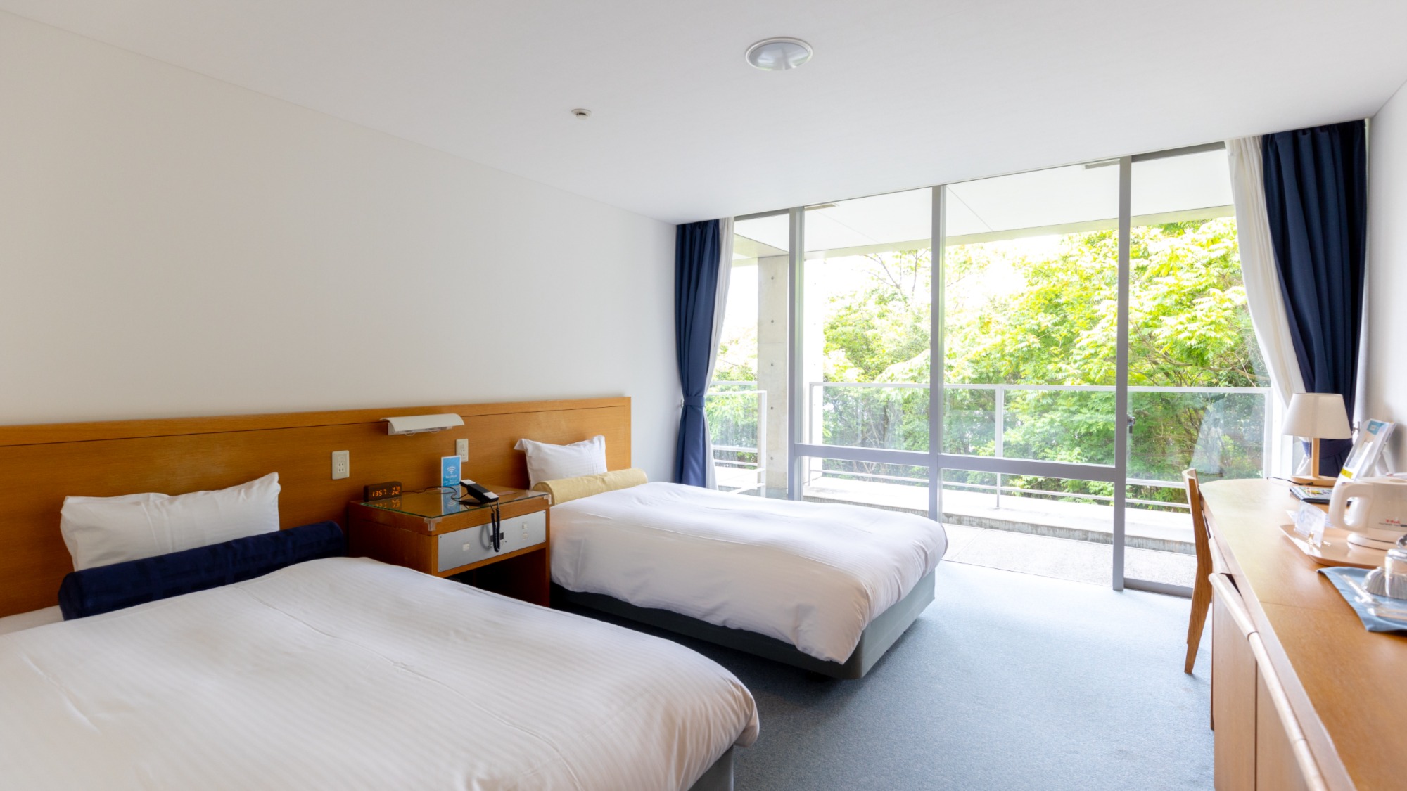 【洋室】ツインベッドでゆったりくつろいでいただけます。