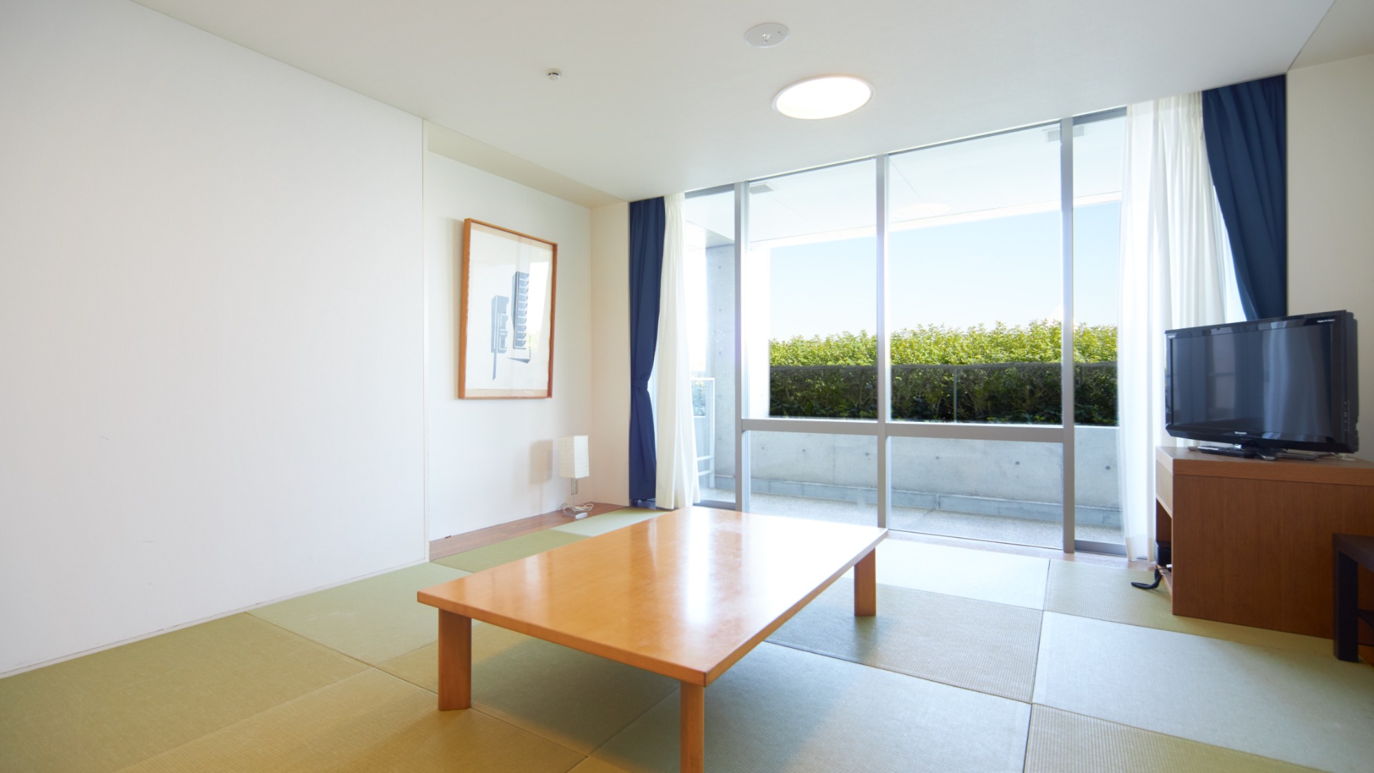  【和室】小さなお子様連れでも安心の、どこか落ち着く広々和室。 