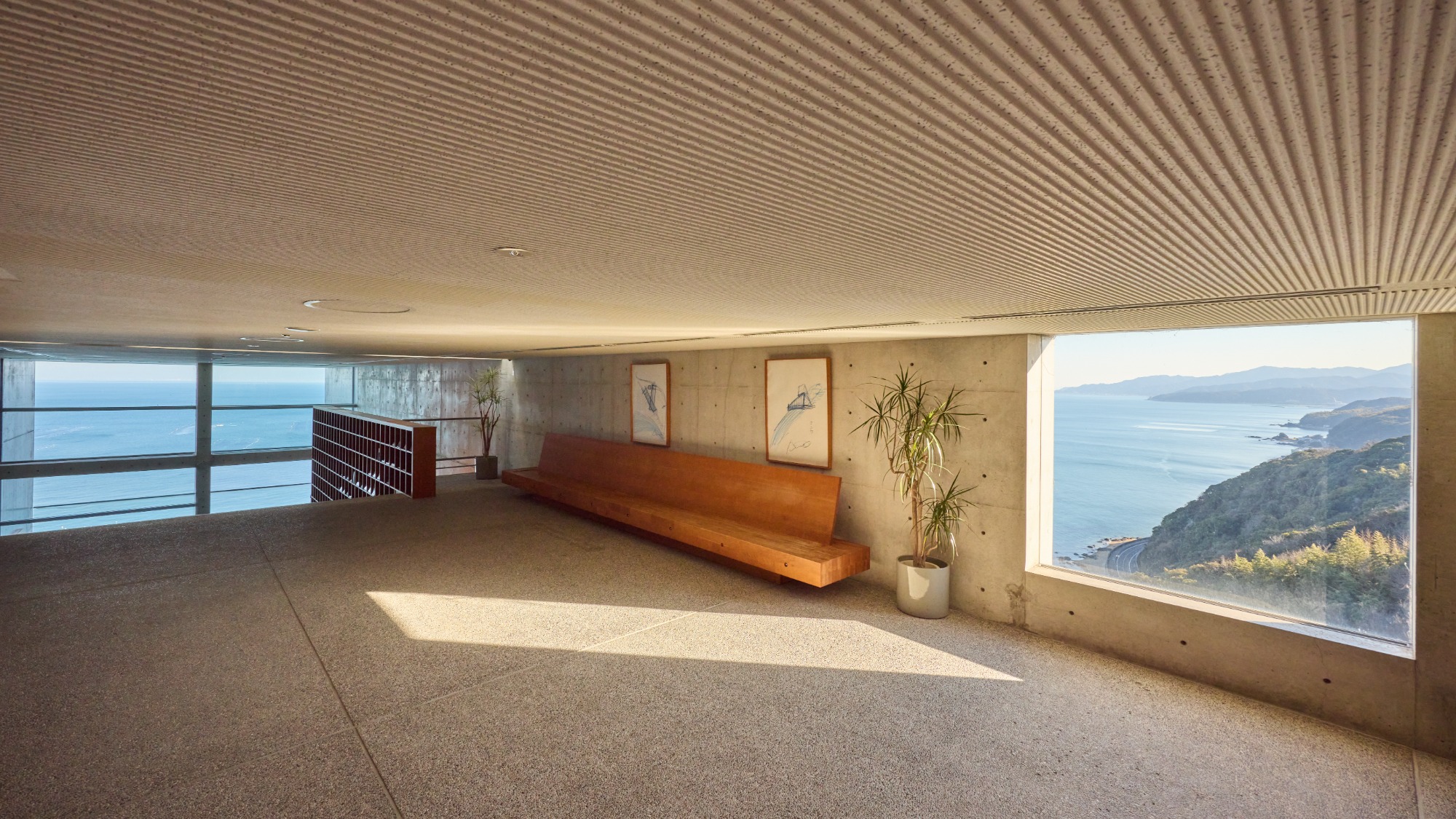 一面に広がる大阪湾の絶景がお迎えいたします。