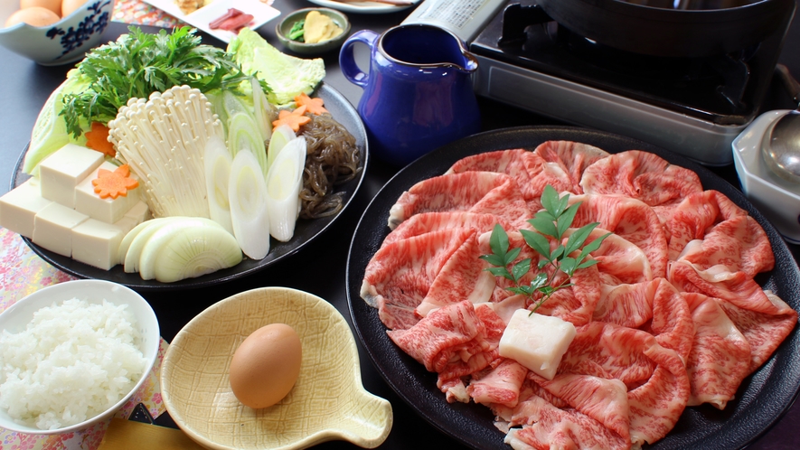 ただならぬ旨さがここにある　見事な霜降りと肉の旨味のコラボレーション！但馬牛すき焼き