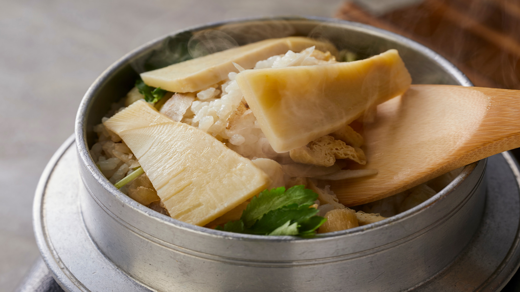 【土地の恵み会席】春(2026年3月～5月)食事 筍と小柱の釜飯