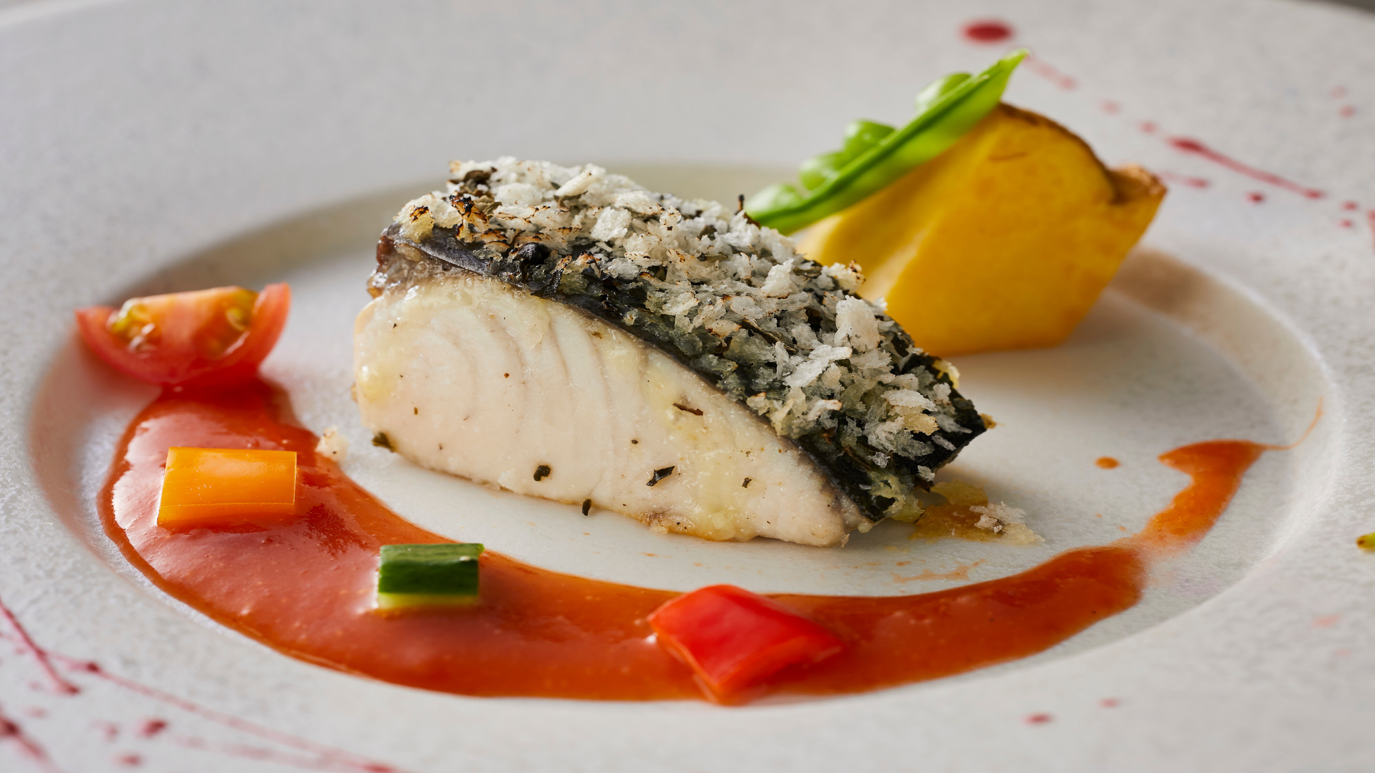 【季節の会席】春(2026年3月～5月)焼物 鰆香草焼　奈良県産トマトを使ったサルサソース掛け