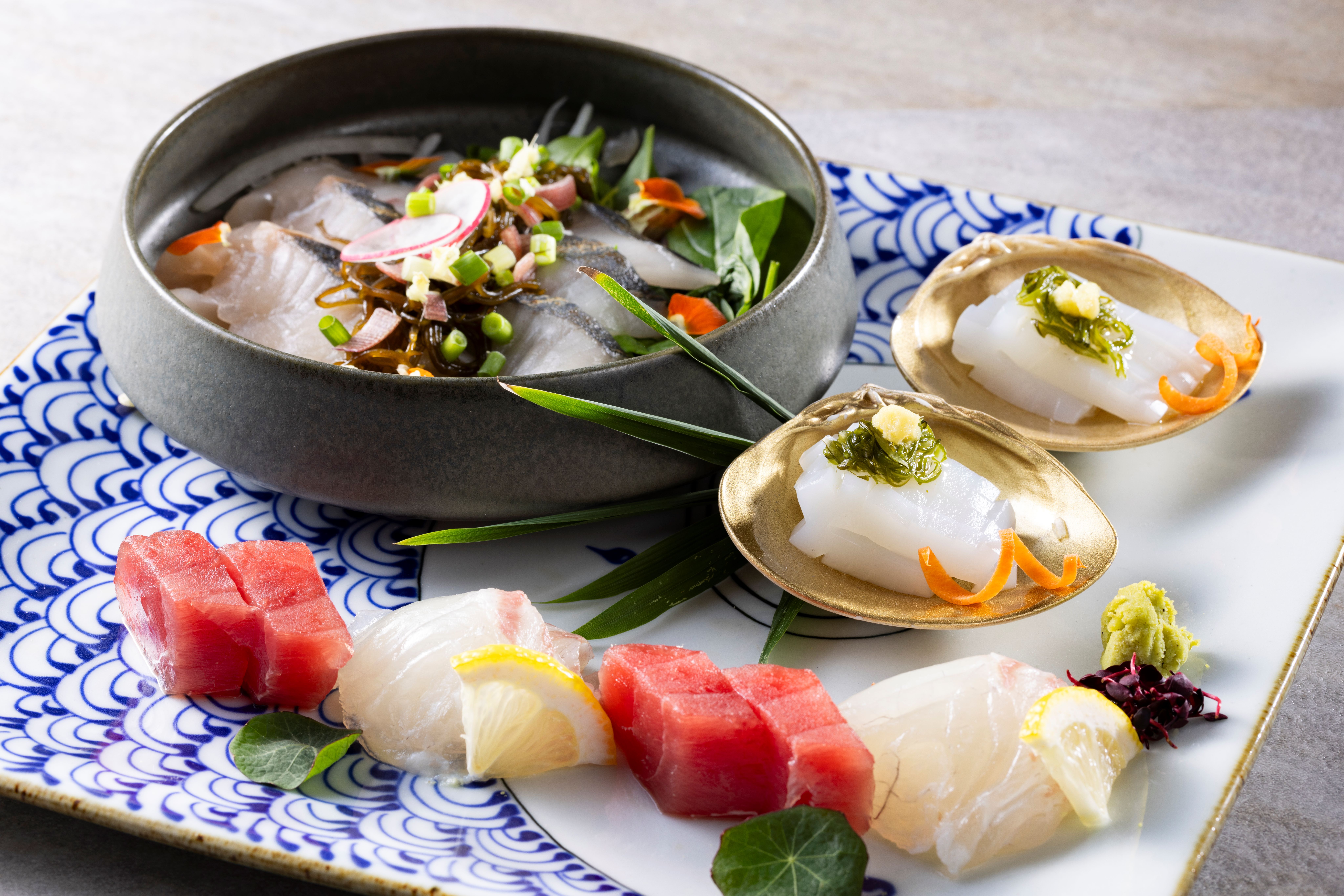 土地の恵み会席2026春【造里】瀬戸内真鯛と盛合せ　鰆の水雲たたき