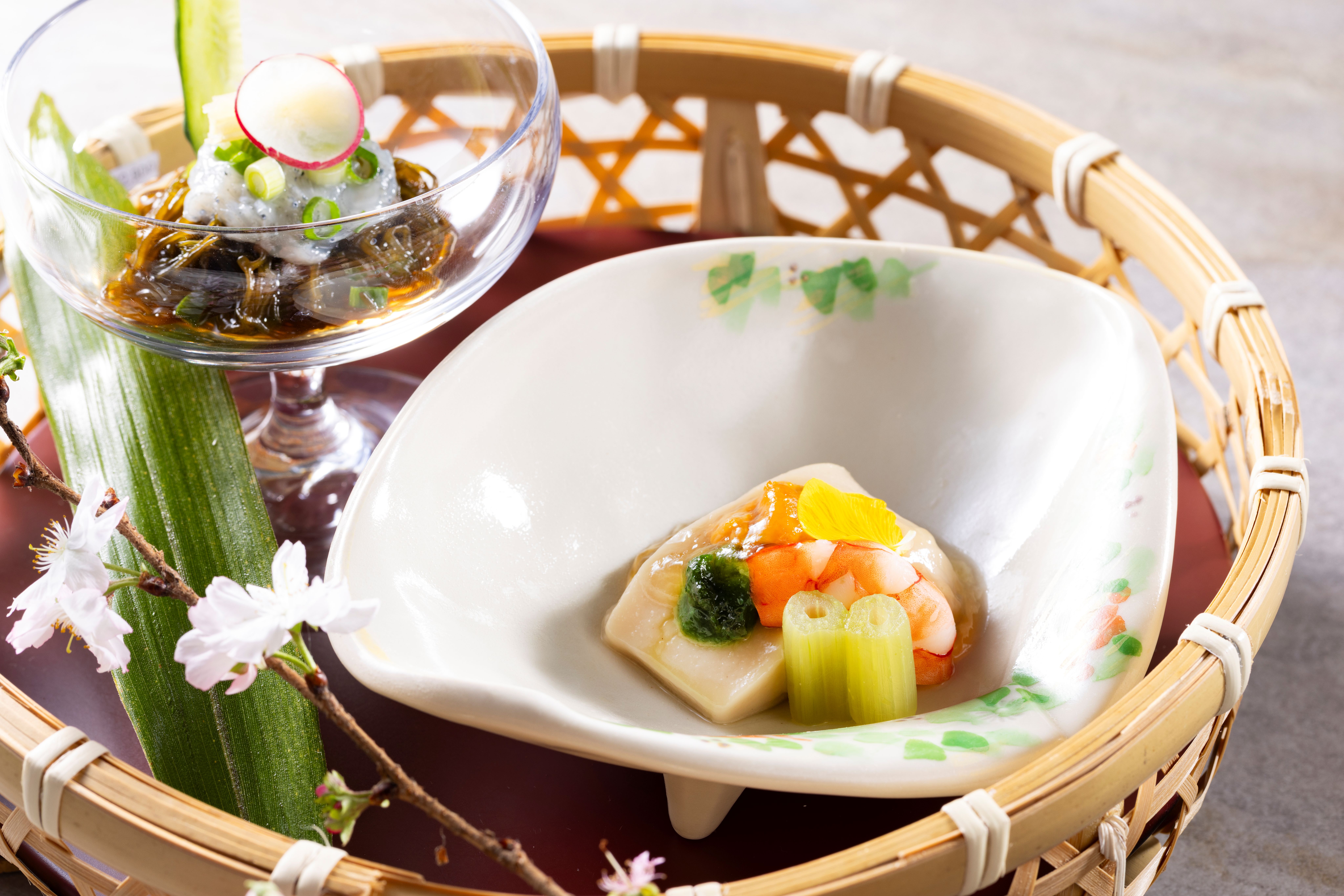 季節の会席2026春【先付】白胡麻豆腐【酢の物】瀬戸内水雲と生しらす