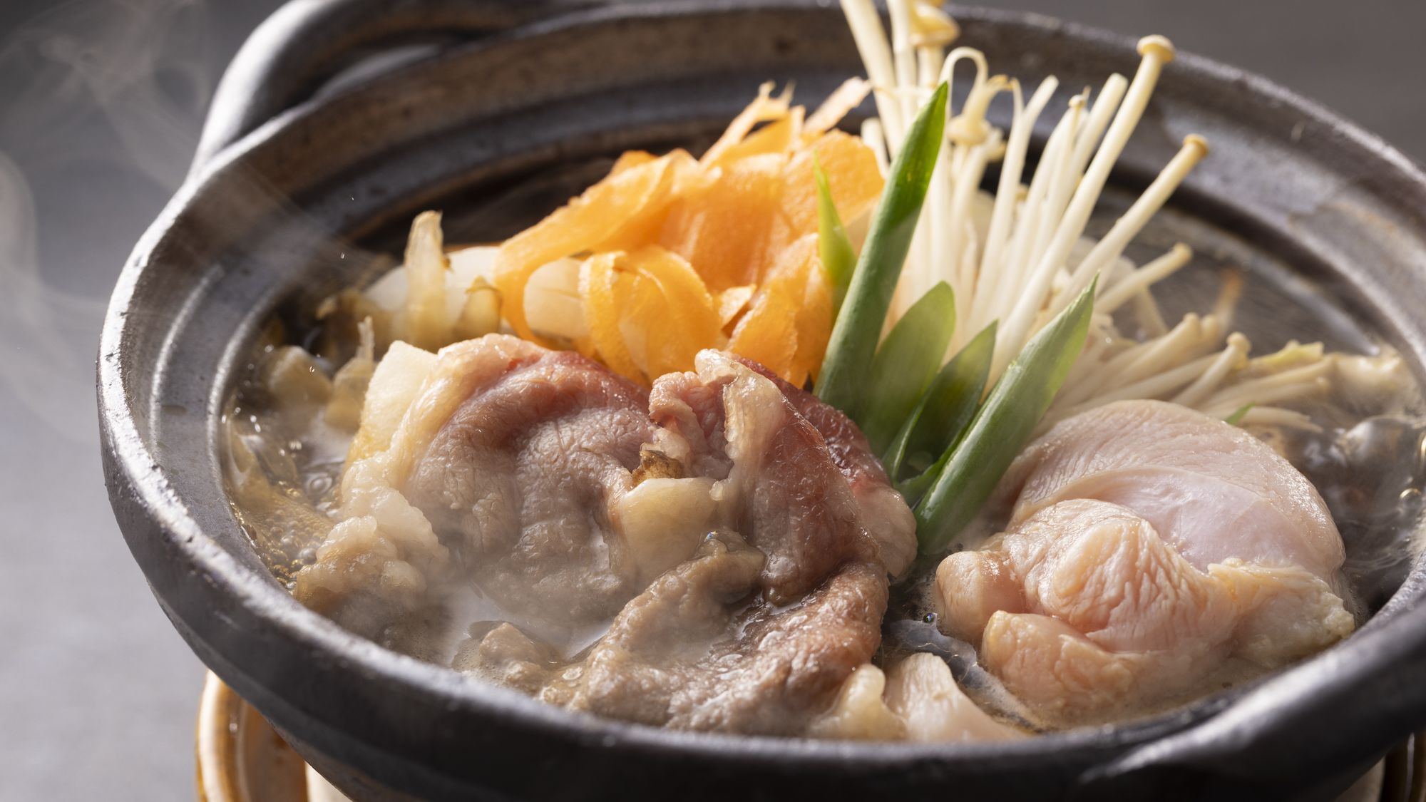 【季節の会席】冬(2025年12月～2026年2月)  台の物 ひまわり牛とさわやかチキンのすき焼き