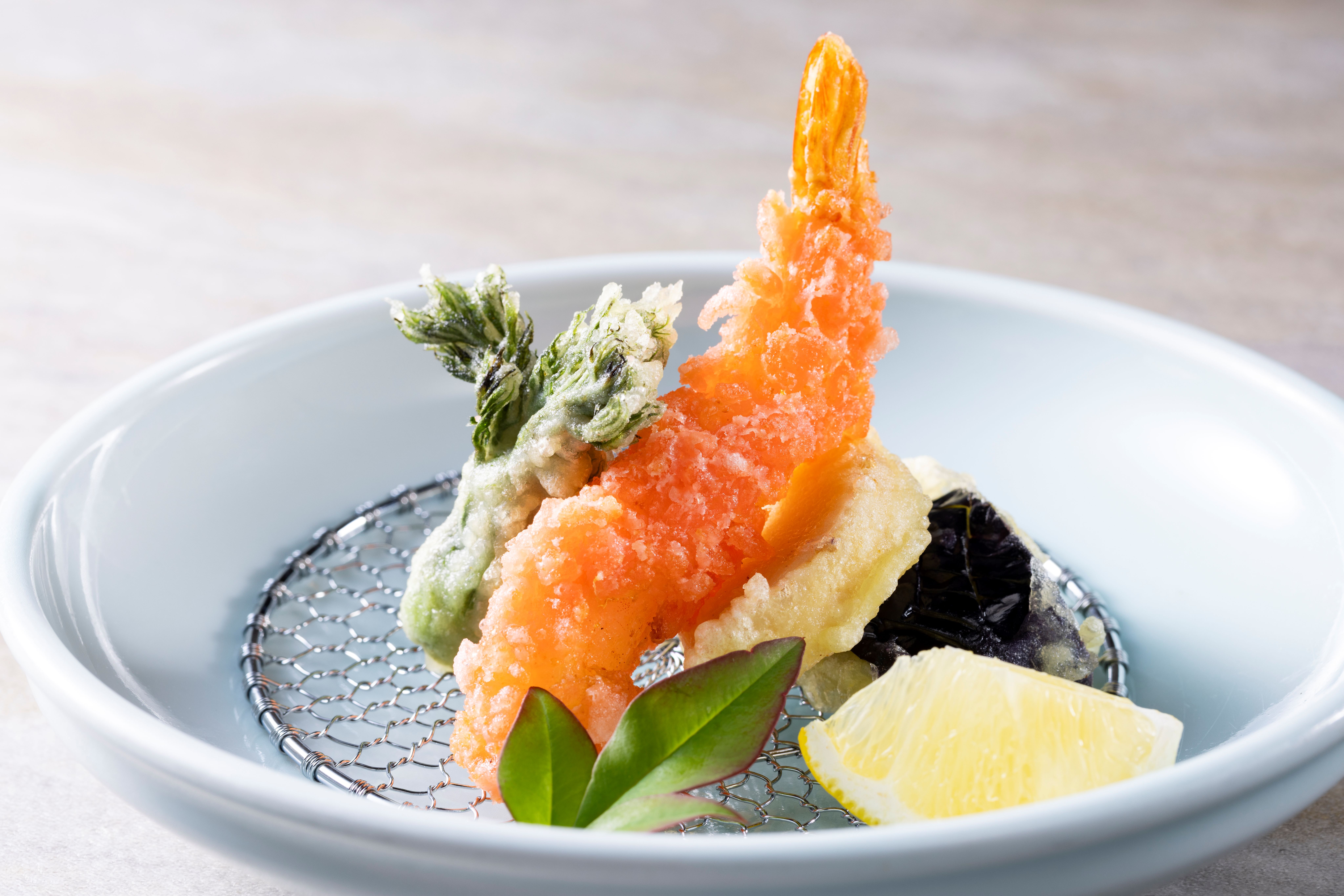 土地の恵み会席2026春【油物】海老サクサク揚げと讃岐の味付き天婦羅