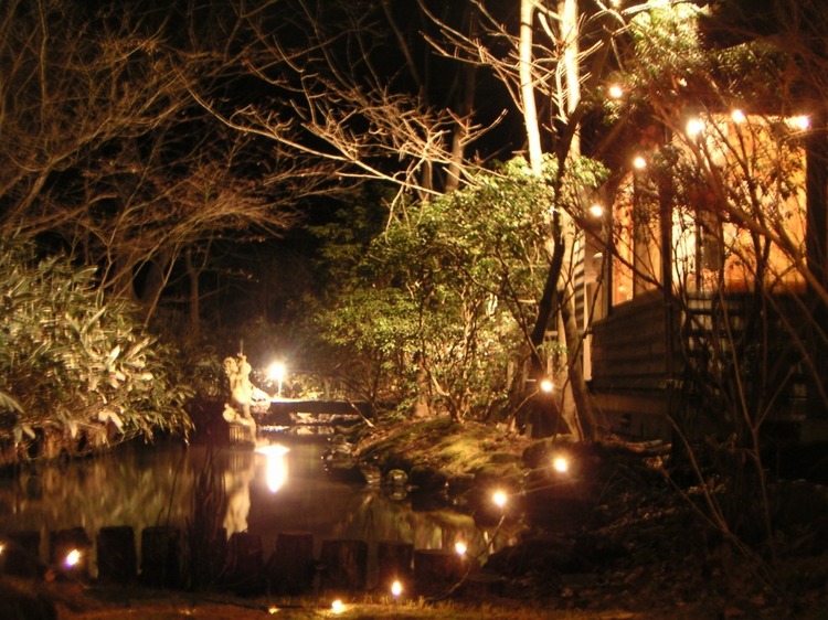 Prima pond and the exterior of the Maison at night