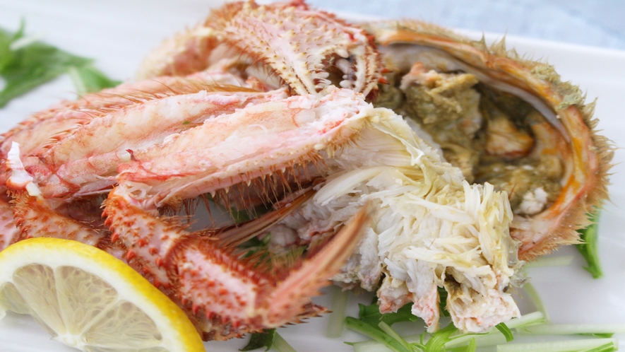*【夕食一例／毛ガニ】深い味わいの蟹ミソまでたっぷり楽しめます。