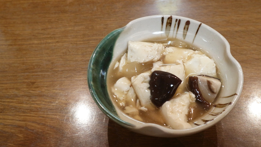 *［夕食・豆腐料理一例］美味しいお豆腐屋さんの豆腐を使った豆腐料理