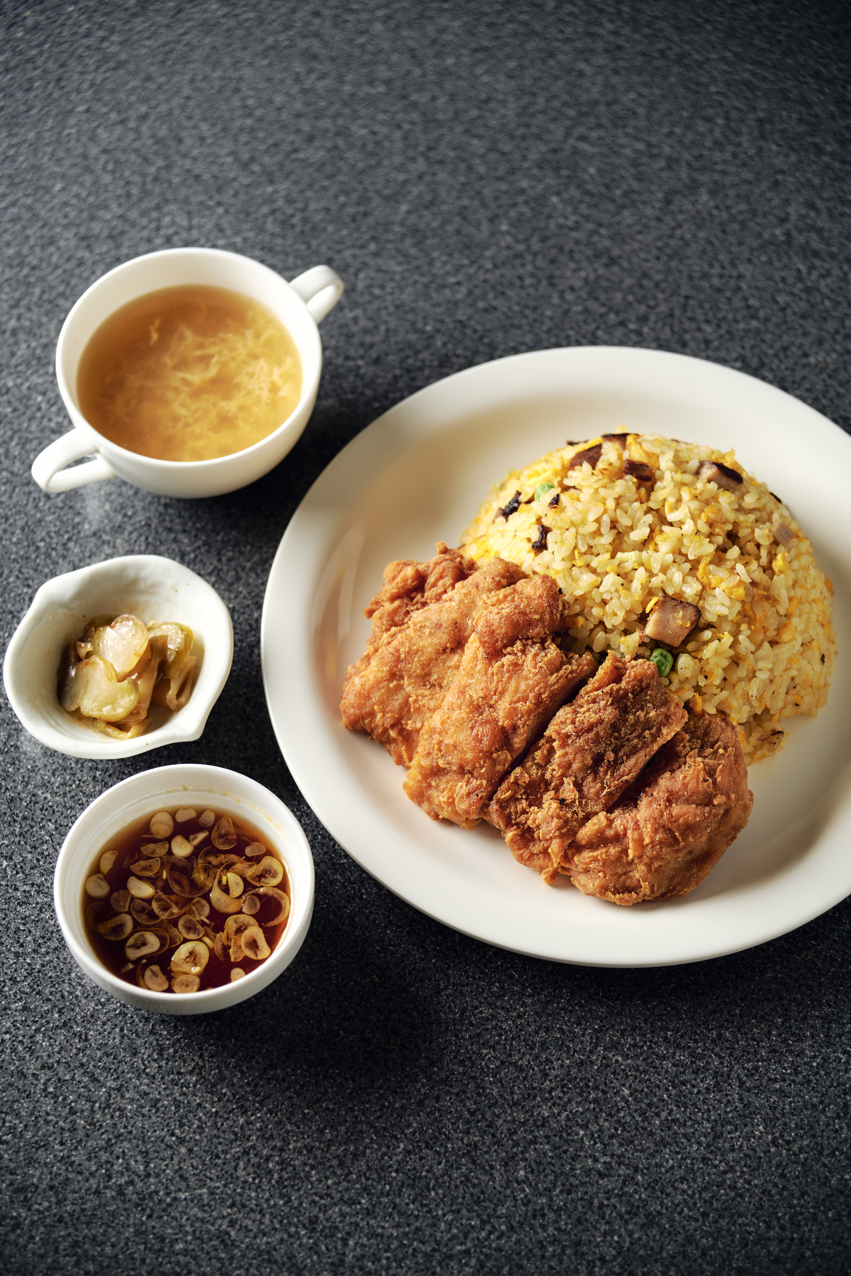 フードコート　油淋鶏と玉子炒飯セット