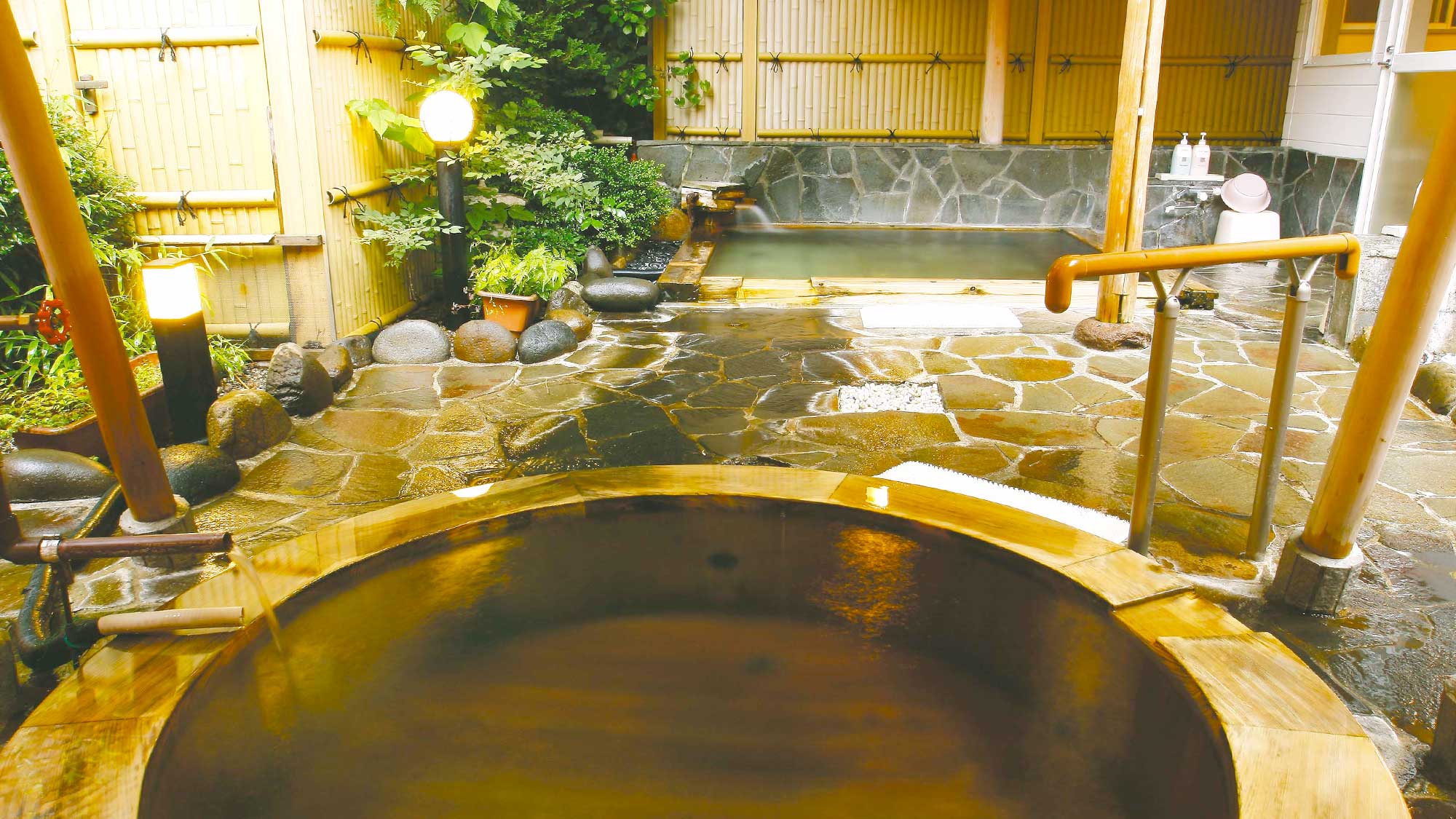 【温泉コーナー】時間帯によっては貸切風呂としてもご利用いただけます。