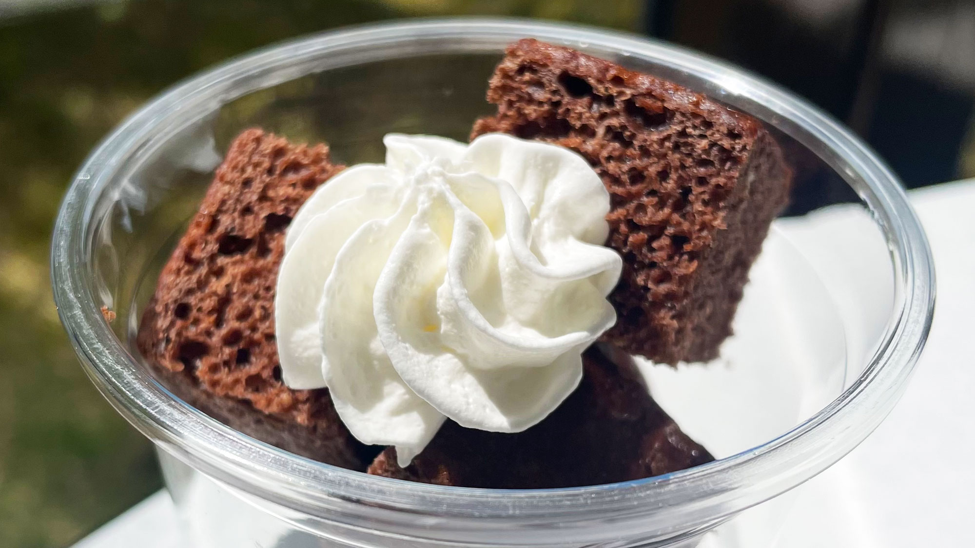 【M'sキッチン】カップケーキ（チョコレート）お部屋にお持ち帰りもできるので食後のデザートに。