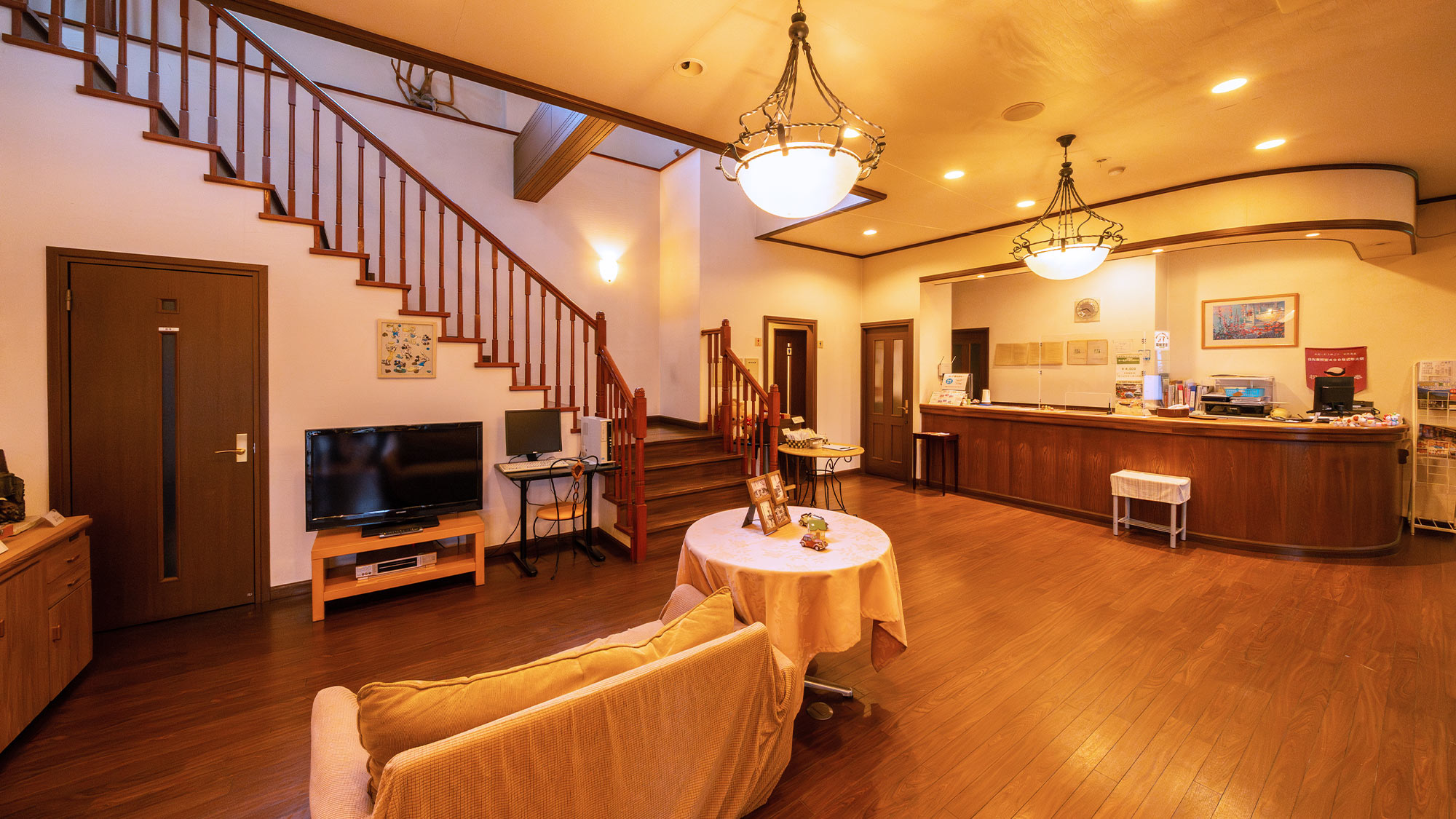 【ロビー】チェックインはフロントまでお越しください。