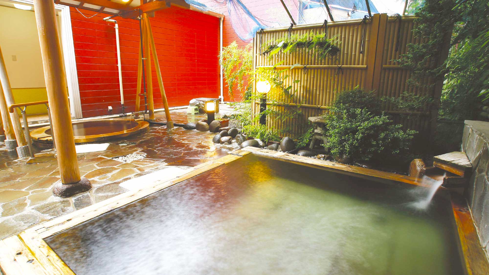 【温泉コーナー】お肌に優しい、滑らかな泉質の美肌の湯を心ゆくまでお楽しみください。
