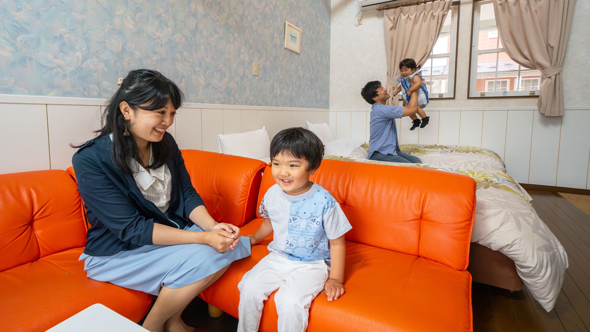 【メゾネット滞在イメージ／庭園露天風呂付客室】ソファーセットやベッドで思い思いのひと時を。