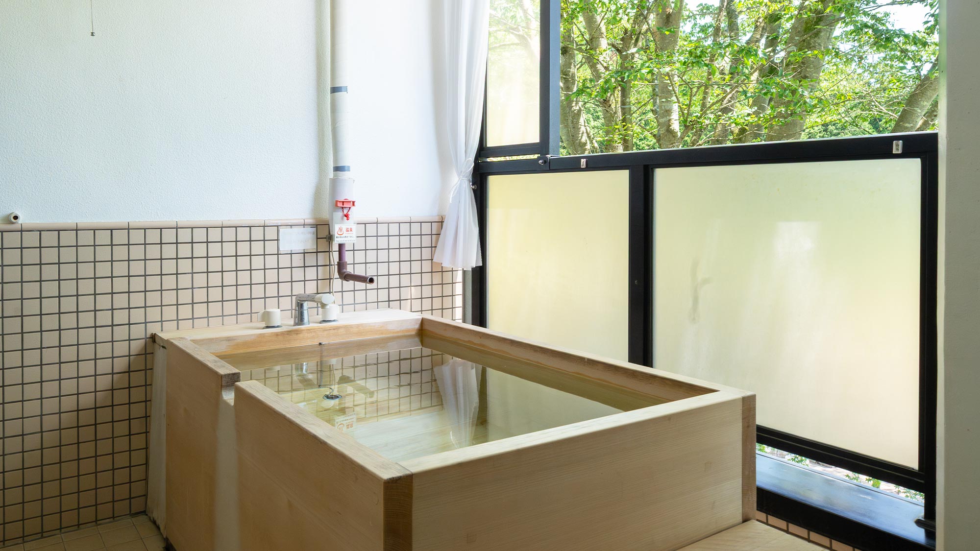 【メイン館2階／テラス露天風呂付客室】ご夫婦やカップル、お友達と&hellip;ゆっくりとお過ごしください。