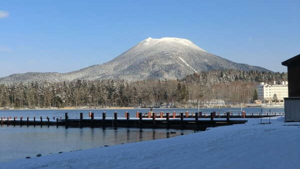 ■【冬】雄阿寒岳も雪化粧しています