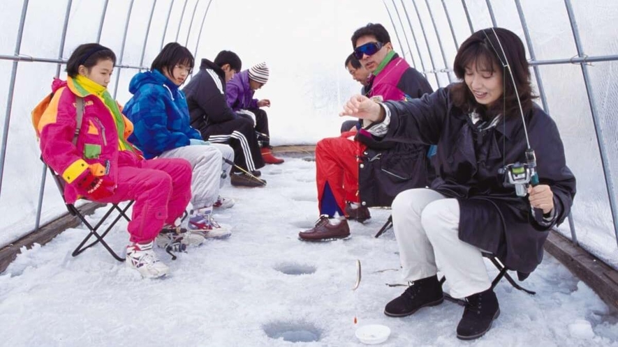 ■阿寒湖ー冬ワカサギ体験。みんなでわかさぎ釣りを楽しもう！