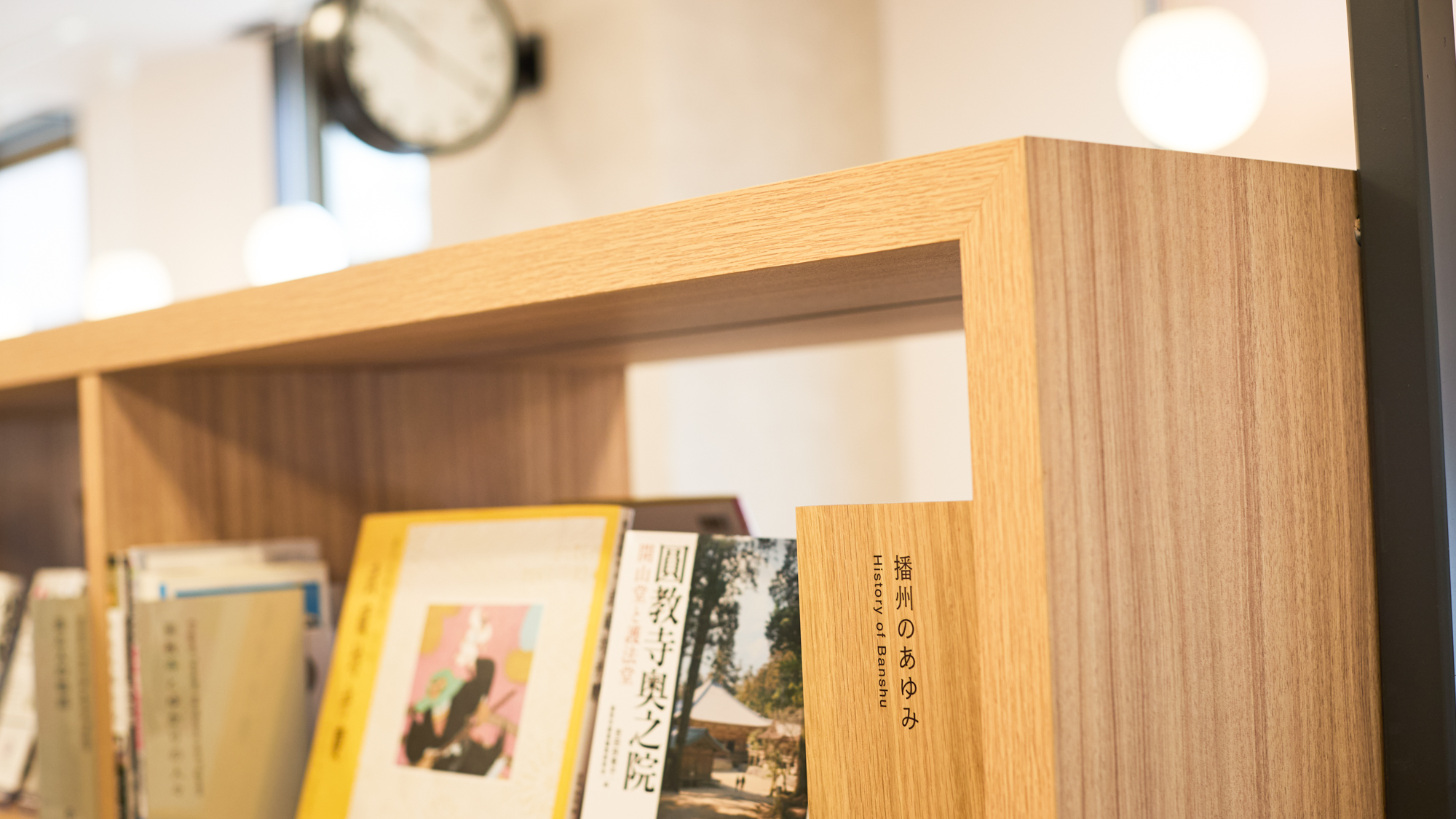 【ライブラリーカフェ】プロが厳選した書籍をお楽しみいただけます