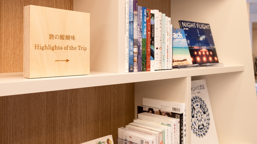 【ライブラリーカフェ】日本だけでなく世界や宇宙まで、幅広い視点から「旅」を感じられる本をセレクト。