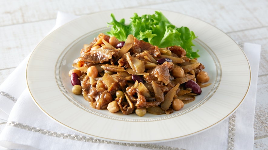 【ごぼうと牛肉の甘辛和え】ごぼうと牛肉を甘辛く仕上げました。豆も入って食べ応え抜群。