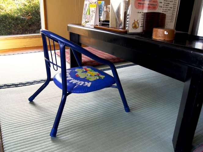 レストラン　子供椅子