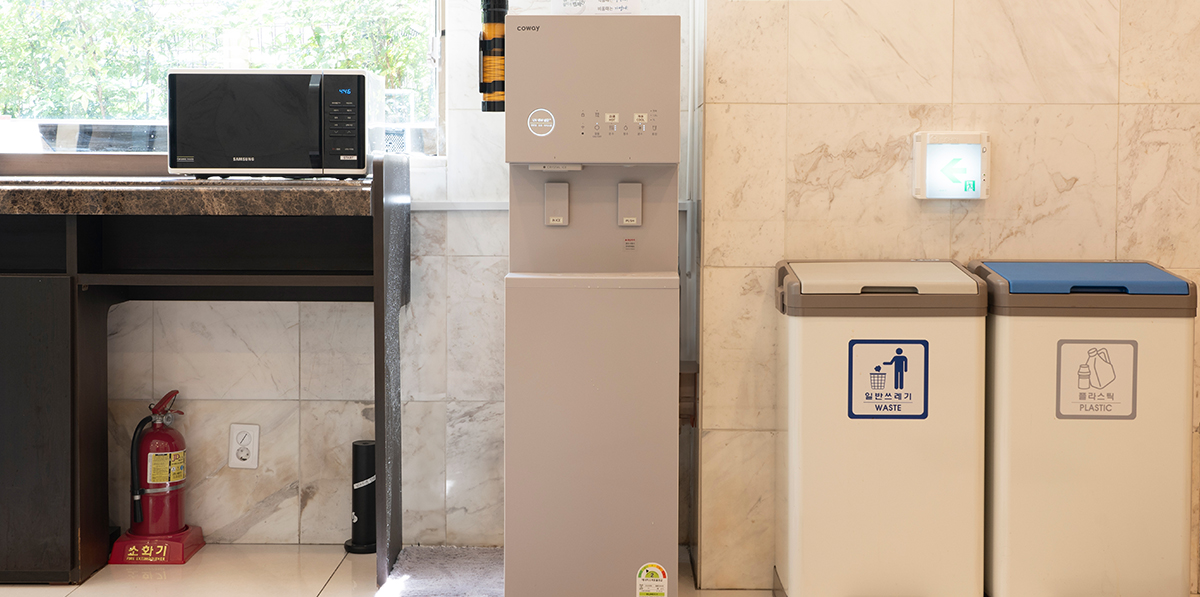 ウォーターサーバー・製氷機・電子レンジ(1階のロビー)