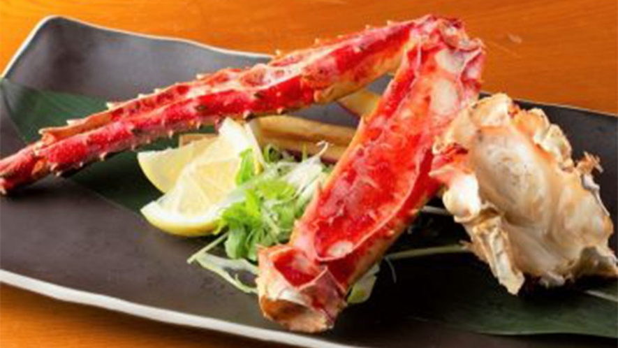 ・【夕食一例】タラバ蟹の地酒蒸し。カニの美味みをギュッと凝縮