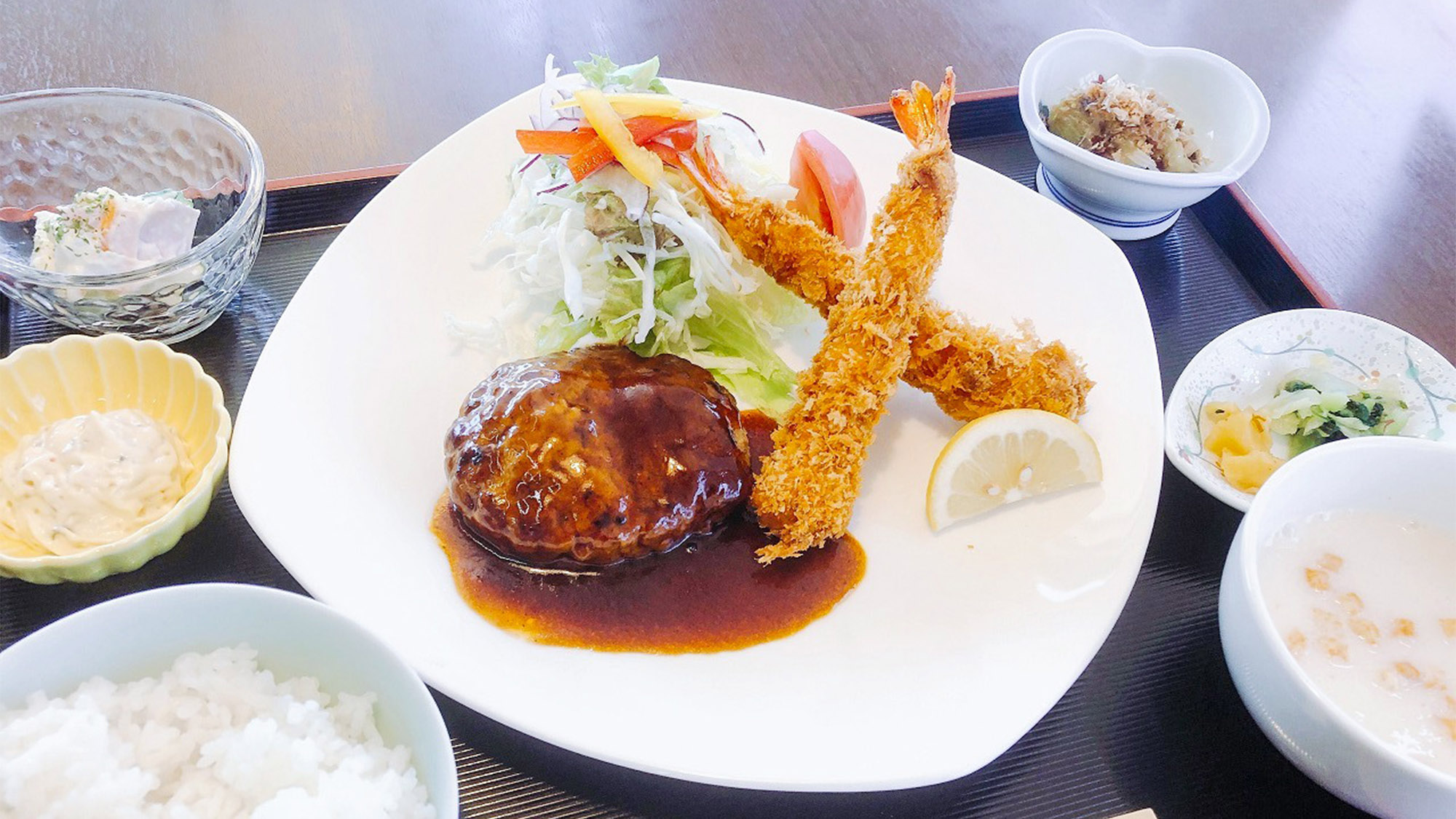 ・ハンバーグとエビ―フライ定食