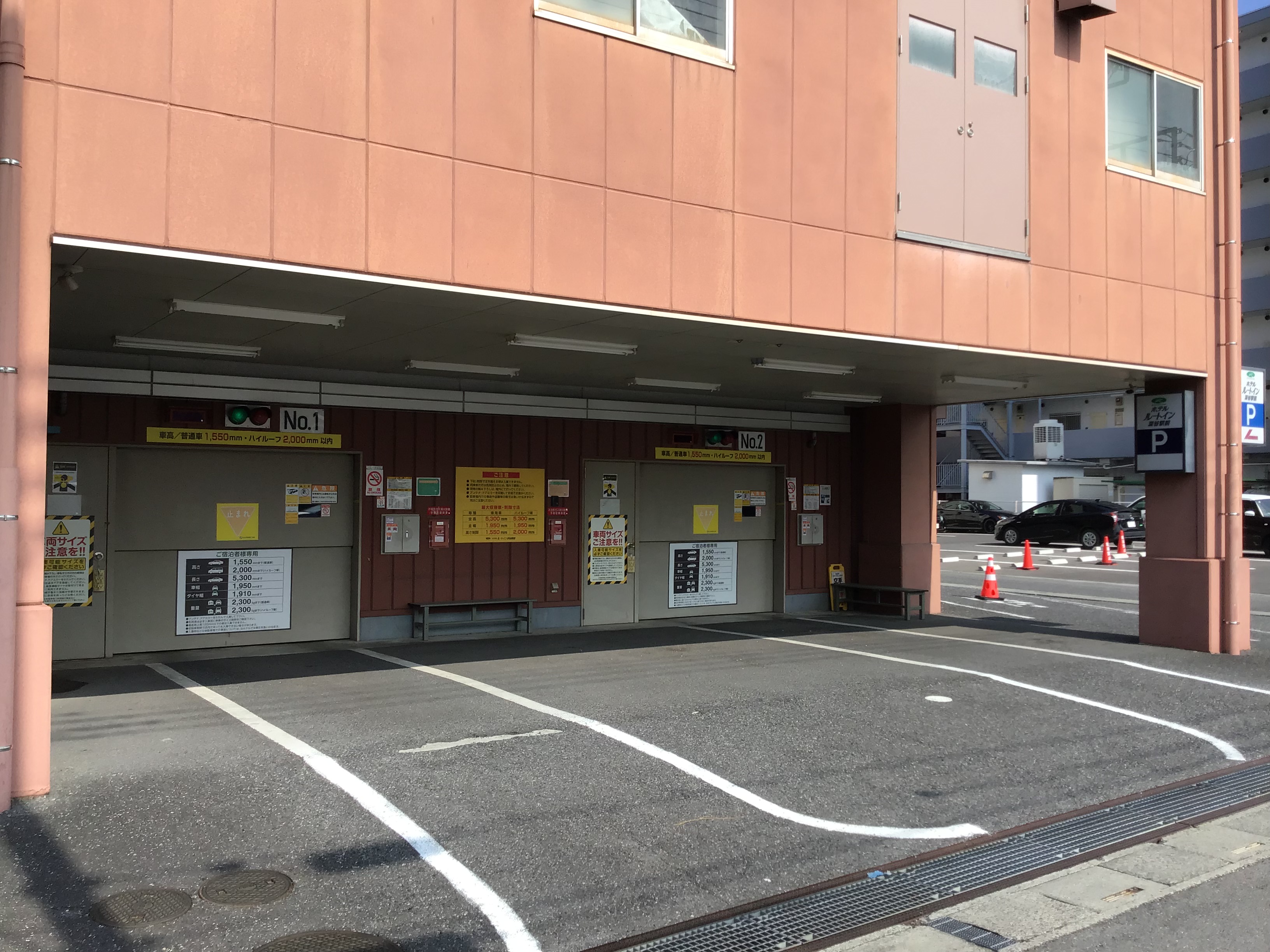 立体駐車場の収容台数は40台（ハイルーフ車は12台のみ）※先着順無料にてご案内となります