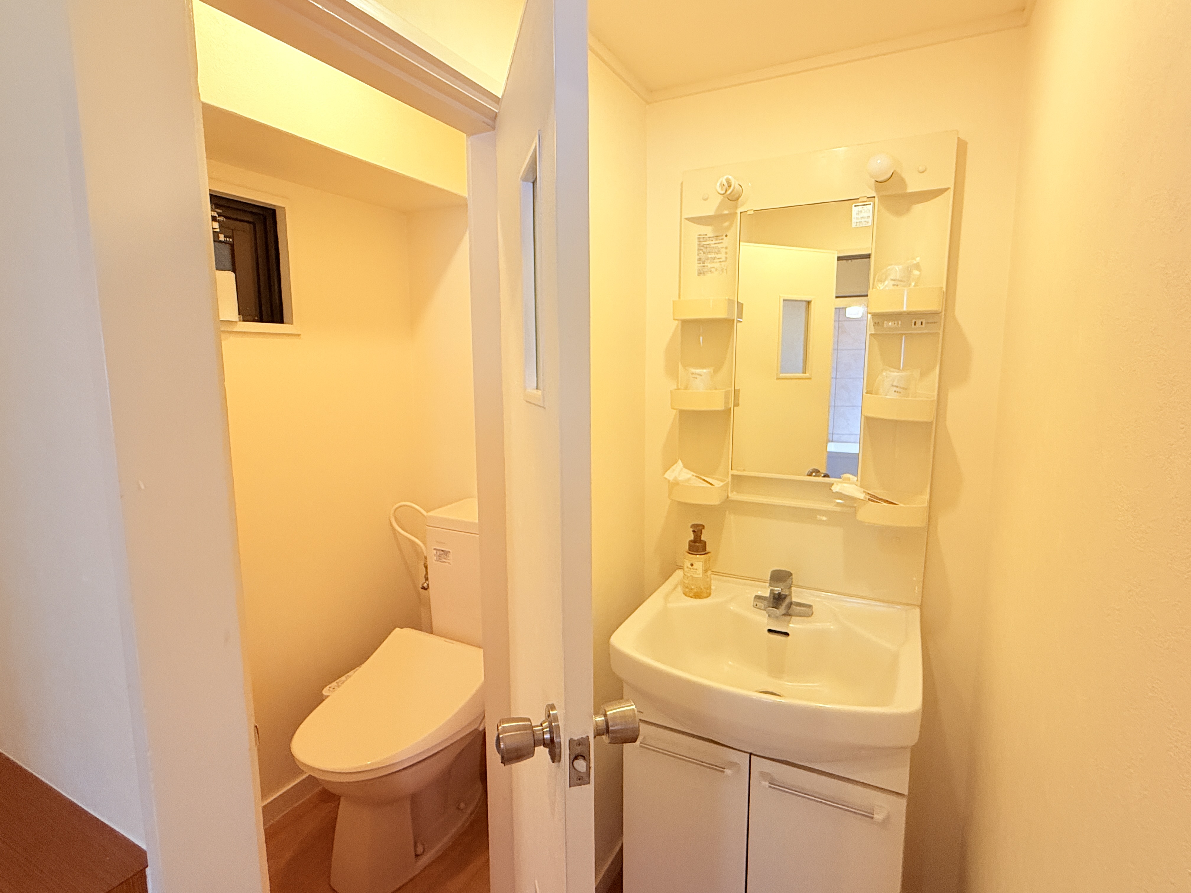 マンション洗面台、トイレ