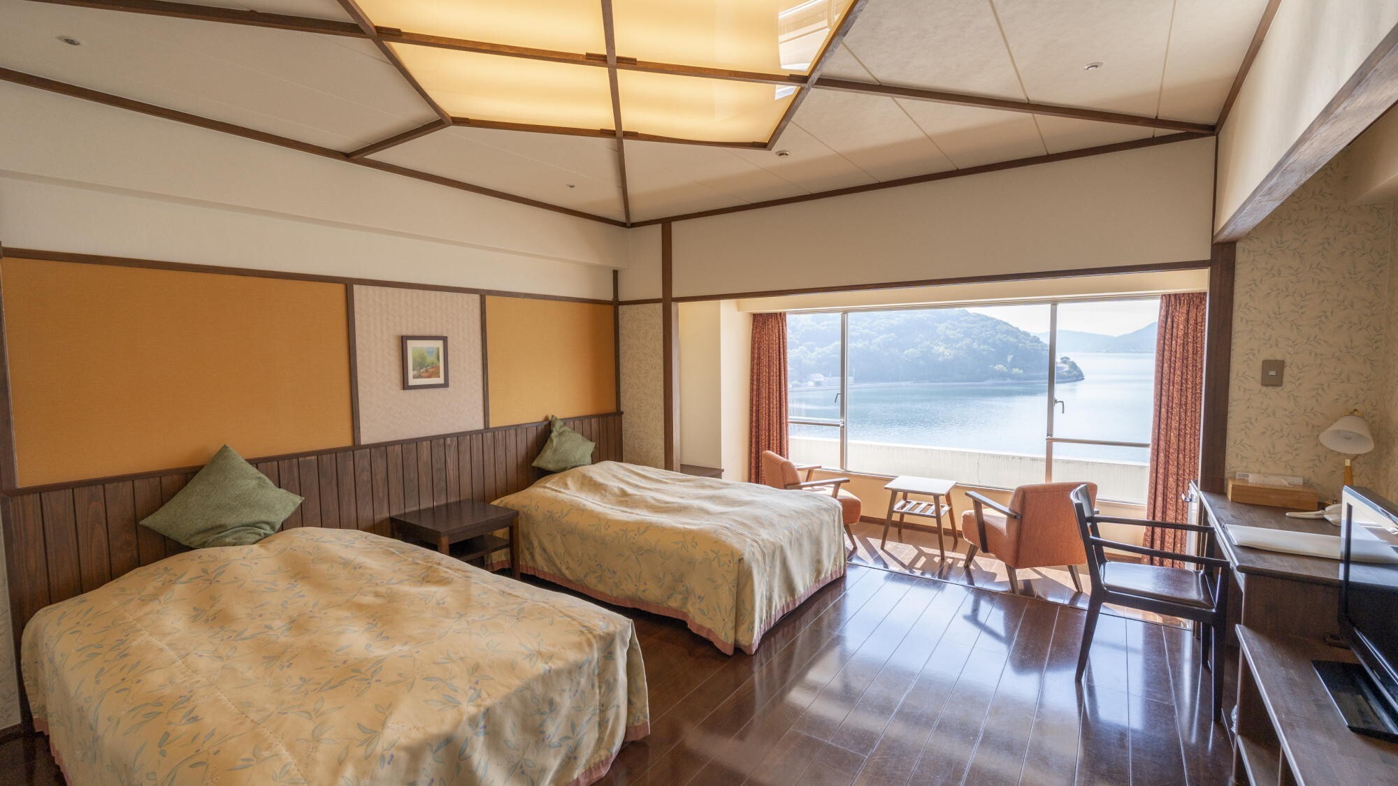 ◆コンフォートツイン｜セミダブルベッドを2台した、フローリングタイプのツインルームです。